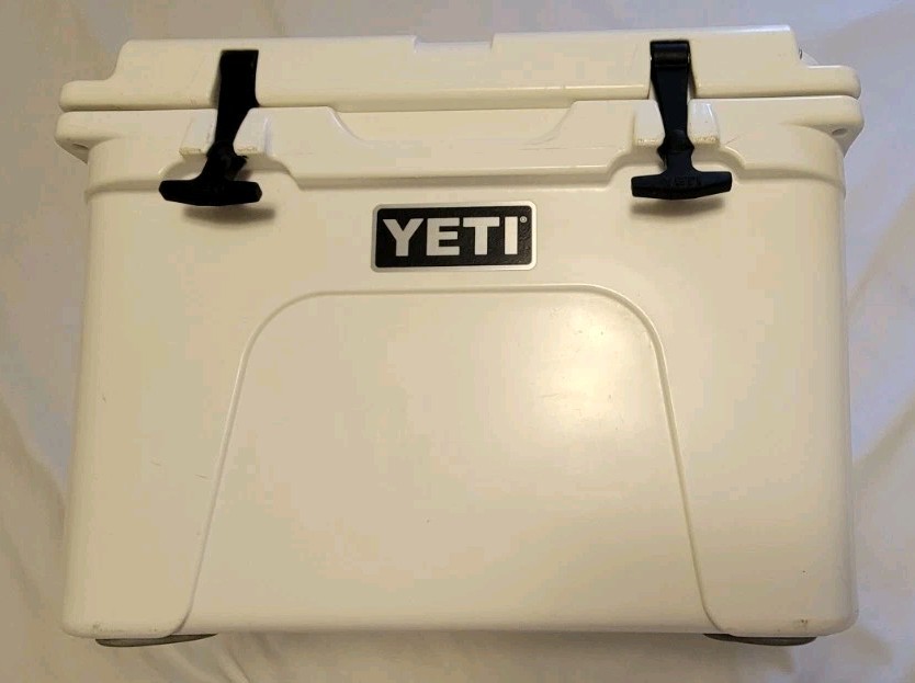 Vintage Genuine YETI \ Vintage Genuine YETI \
