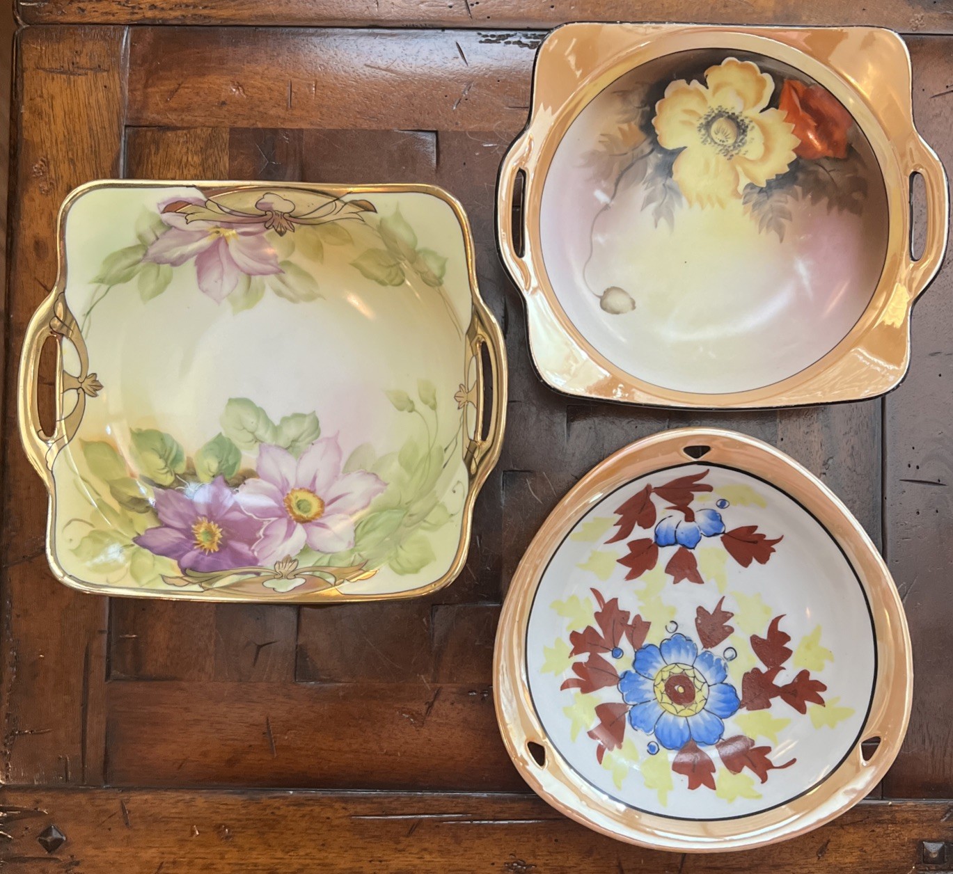 Lot 6 - Three VTG Japanese Lusterware Bowls Hand Painted Floral Gold Gilt Lot 6 - Three VTG Japanese Lusterware Bowls Hand Painted Floral Gold Gilt
