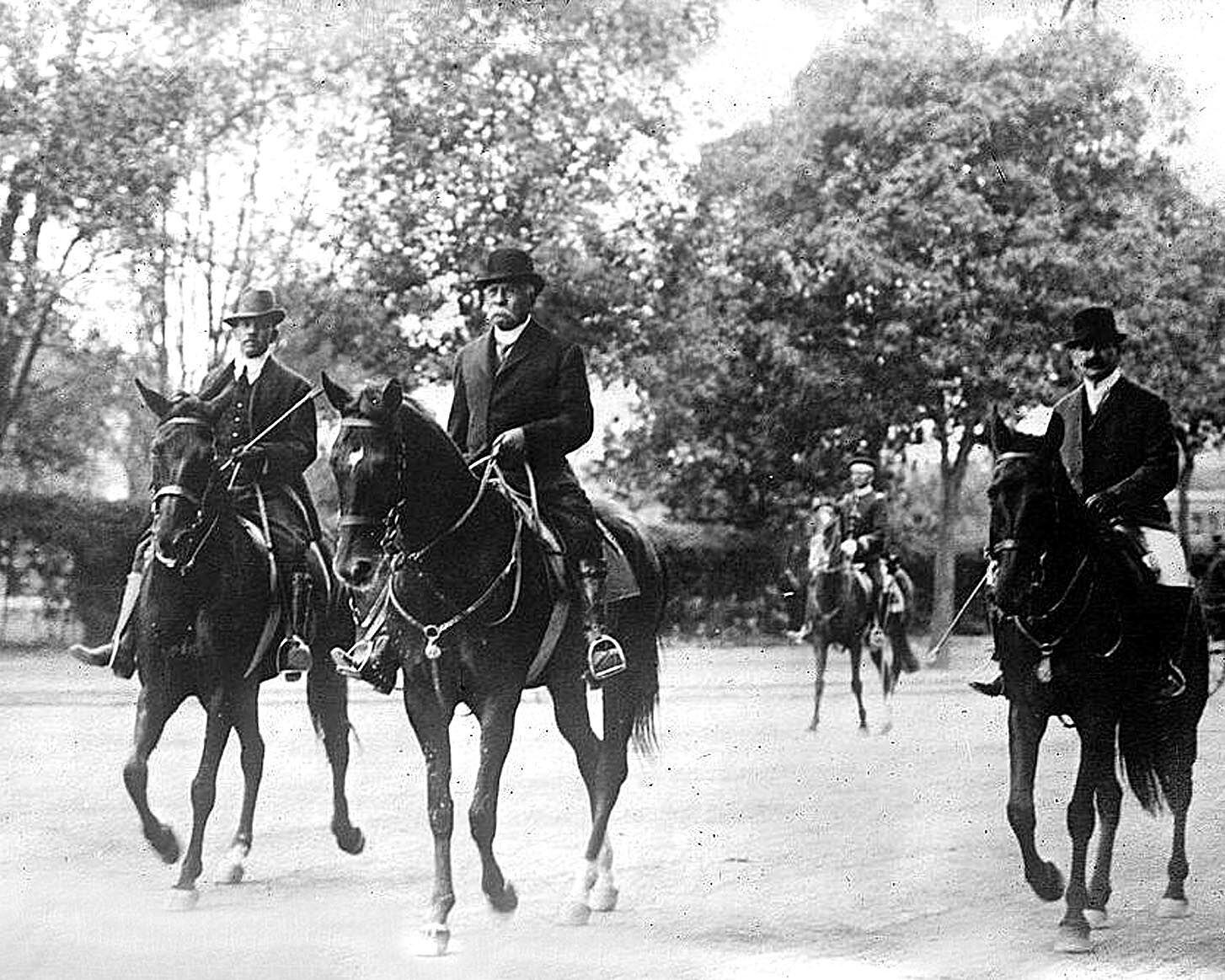 1910 Photo-Mexican President Jose de la Cruz Porfirio Diaz Mori on Horseback
