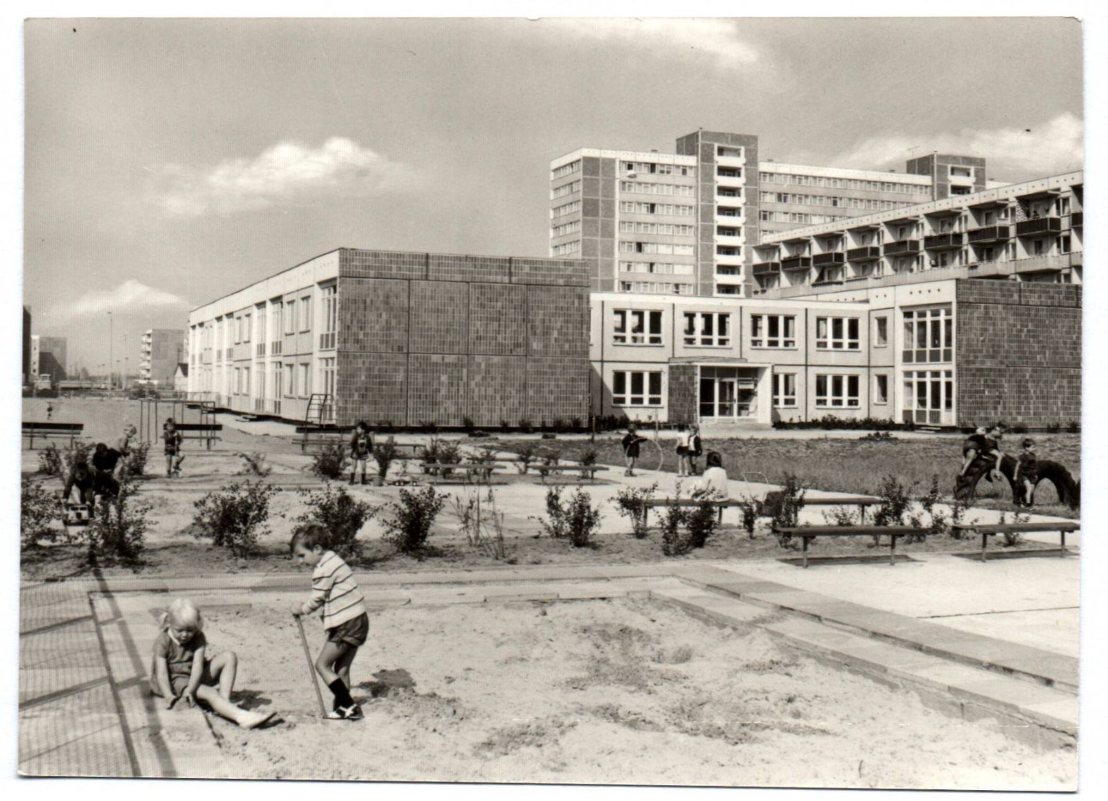 Photo postcard Rostock-Lütten Klein Binzer Straße kindergarten 1974 Photo postcard Rostock-Lütten Klein Binzer Straße kindergarten 1974
