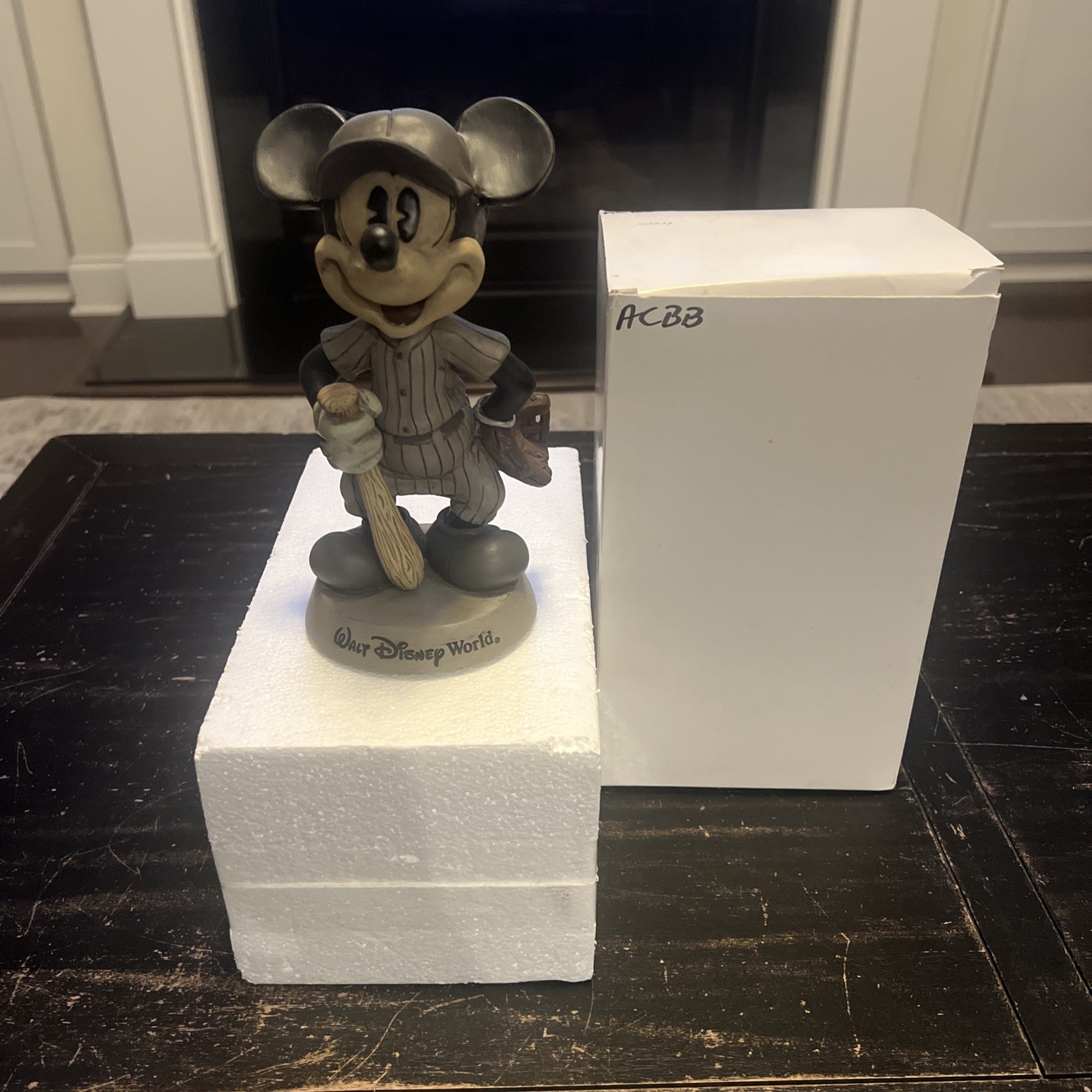 Walt Disney World Mickey Mouse Bobblehead Baseball Vintage Look Grey Black Walt Disney World Mickey Mouse Bobblehead Baseball Vintage Look Grey Black