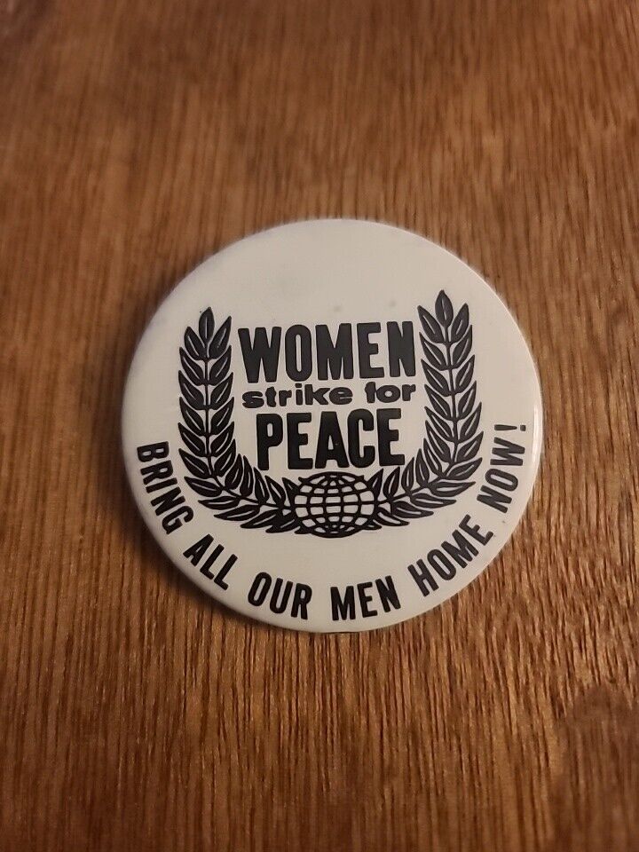 1969 WOMEN STRIKE FOR PEACE BRING OUR MEN HOME NOW pinback button anti-Vietnam 