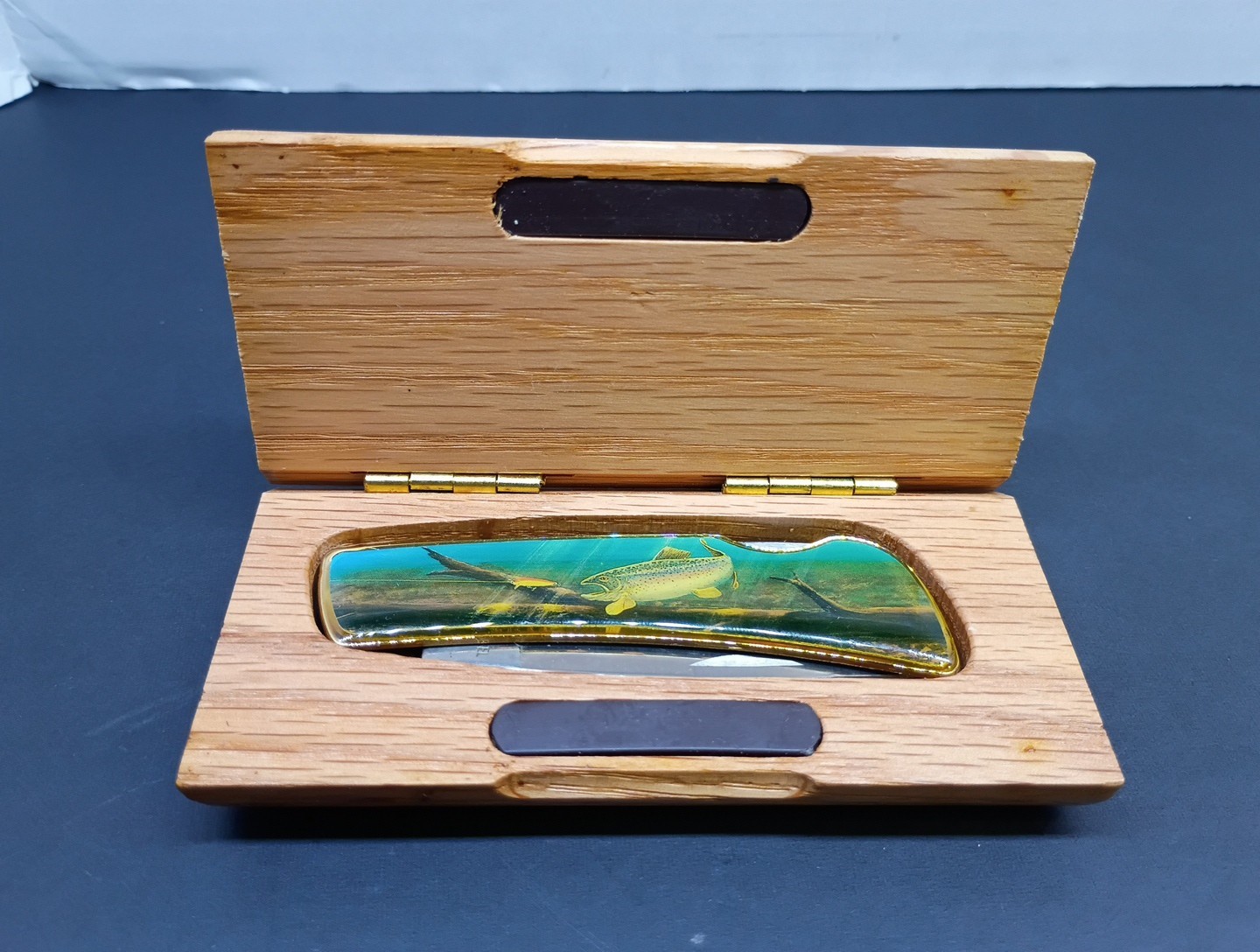Vintage Vanadium Stainless Folding Pocket Knife Trout Fishing Oak Wood Box Vintage Vanadium Stainless Folding Pocket Knife Trout Fishing Oak Wood Box