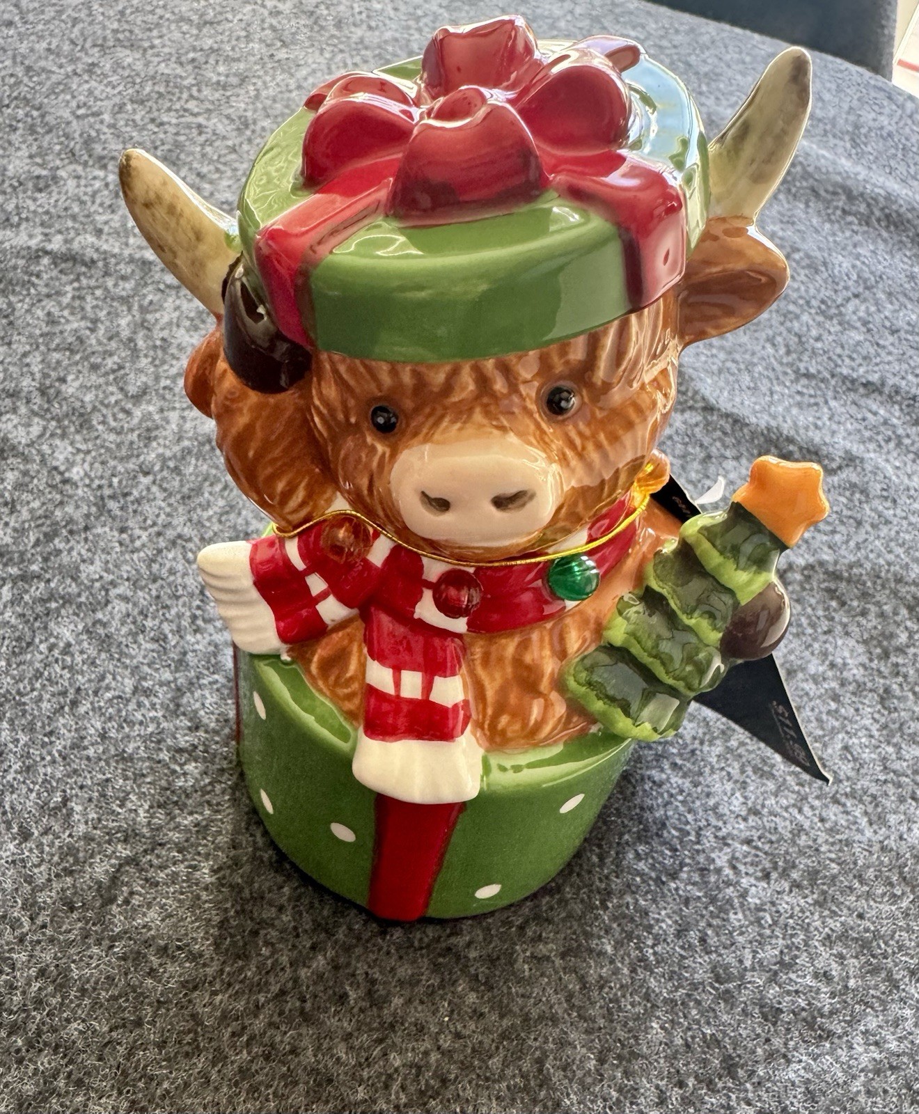 *NEW* Highland Cow In Green Present Light Up Figurine *NEW* Highland Cow In Green Present Light Up Figurine