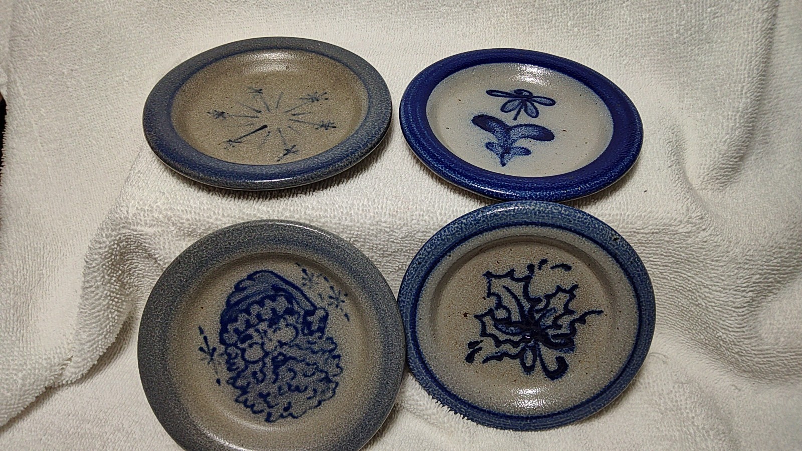 4 VTG Rowe Pottery Works Salt Glaze Coaster/Trinket/Butter Christmas Dishes 4” 4 VTG Rowe Pottery Works Salt Glaze Coaster/Trinket/Butter Christmas Dishes 4”