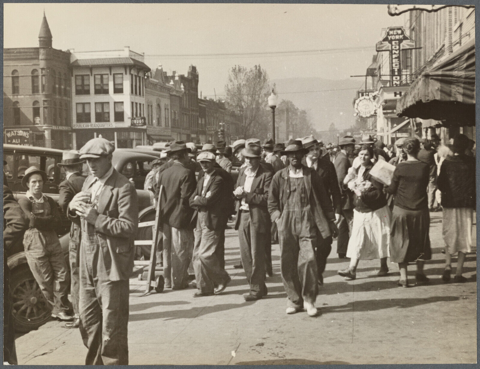 Old 8X10 Photo, 1930\'s Middlesboro, Kentucky, street scene 5326758