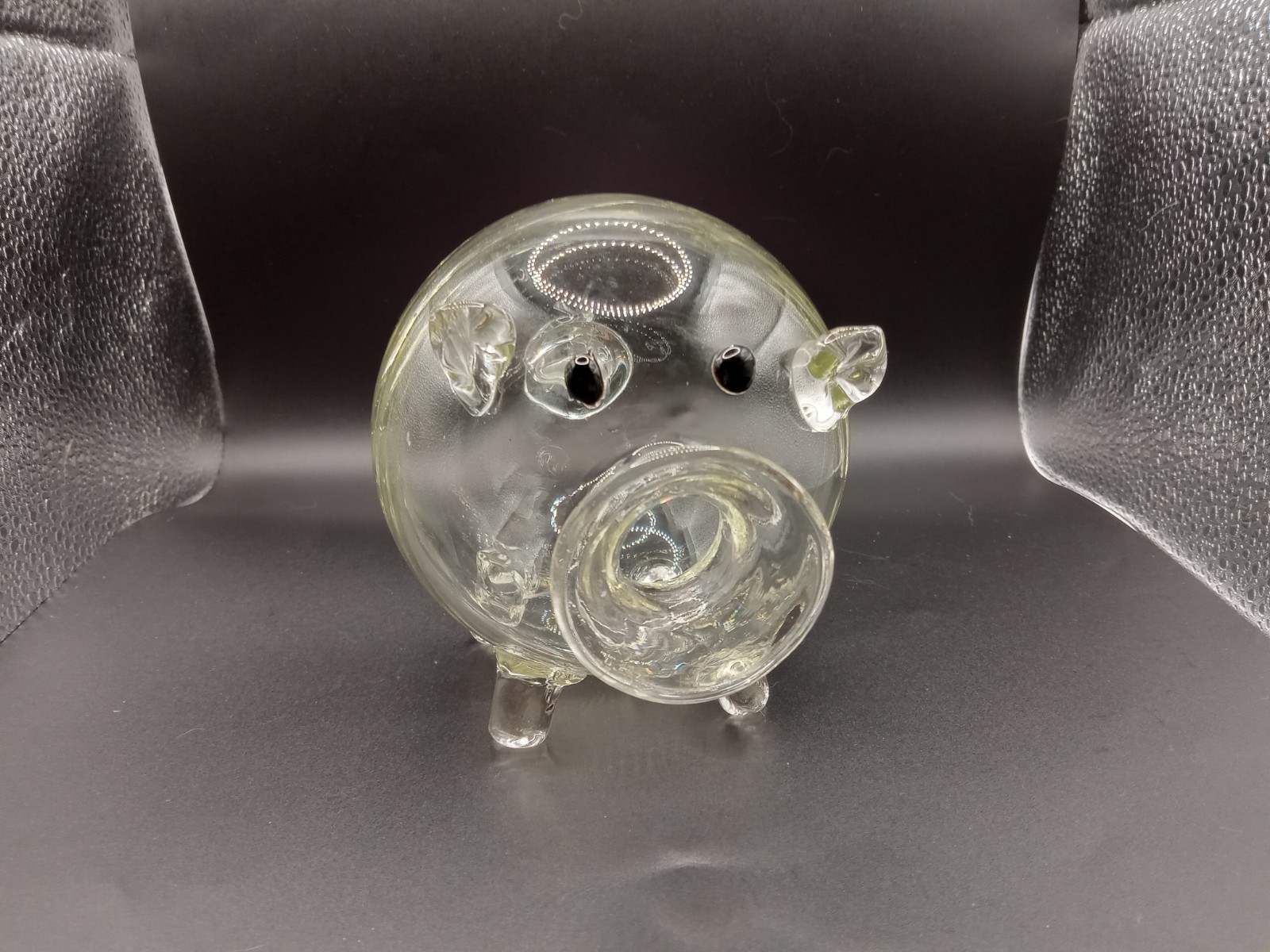 Vintage Glass Gin Pig Very Cute (small scratch behind ear) Vintage Glass Gin Pig Very Cute (small scratch behind ear)