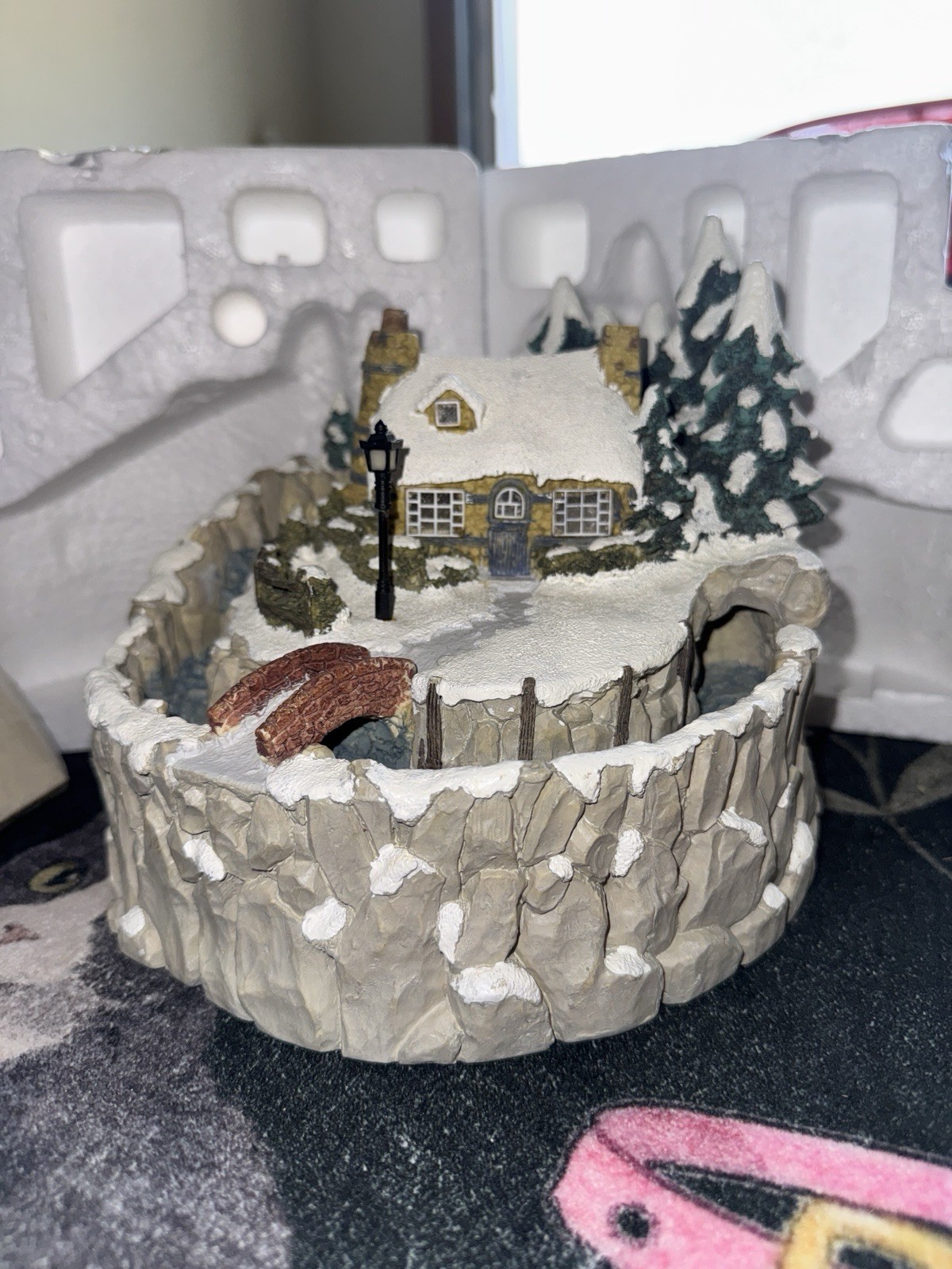 1990s THOMAS KINKADE STONEHEARTH HUTCH WATERFALL Fountain seasonal Christmas 1990s THOMAS KINKADE STONEHEARTH HUTCH WATERFALL Fountain seasonal Christmas