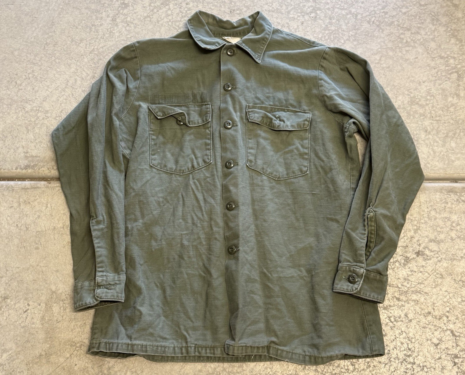 True Vintage 1960’s OG-107 Sateen Green Button Up Army Military Shirt L USA True Vintage 1960’s OG-107 Sateen Green Button Up Army Military Shirt L USA