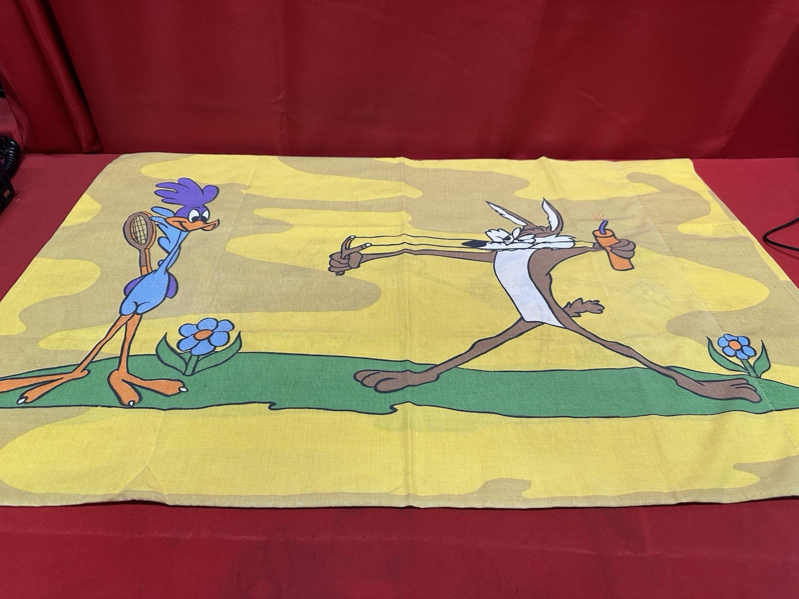 Vintage Warner Bros Road Runner Wile E Coyote Pillowcase Yellow Standard