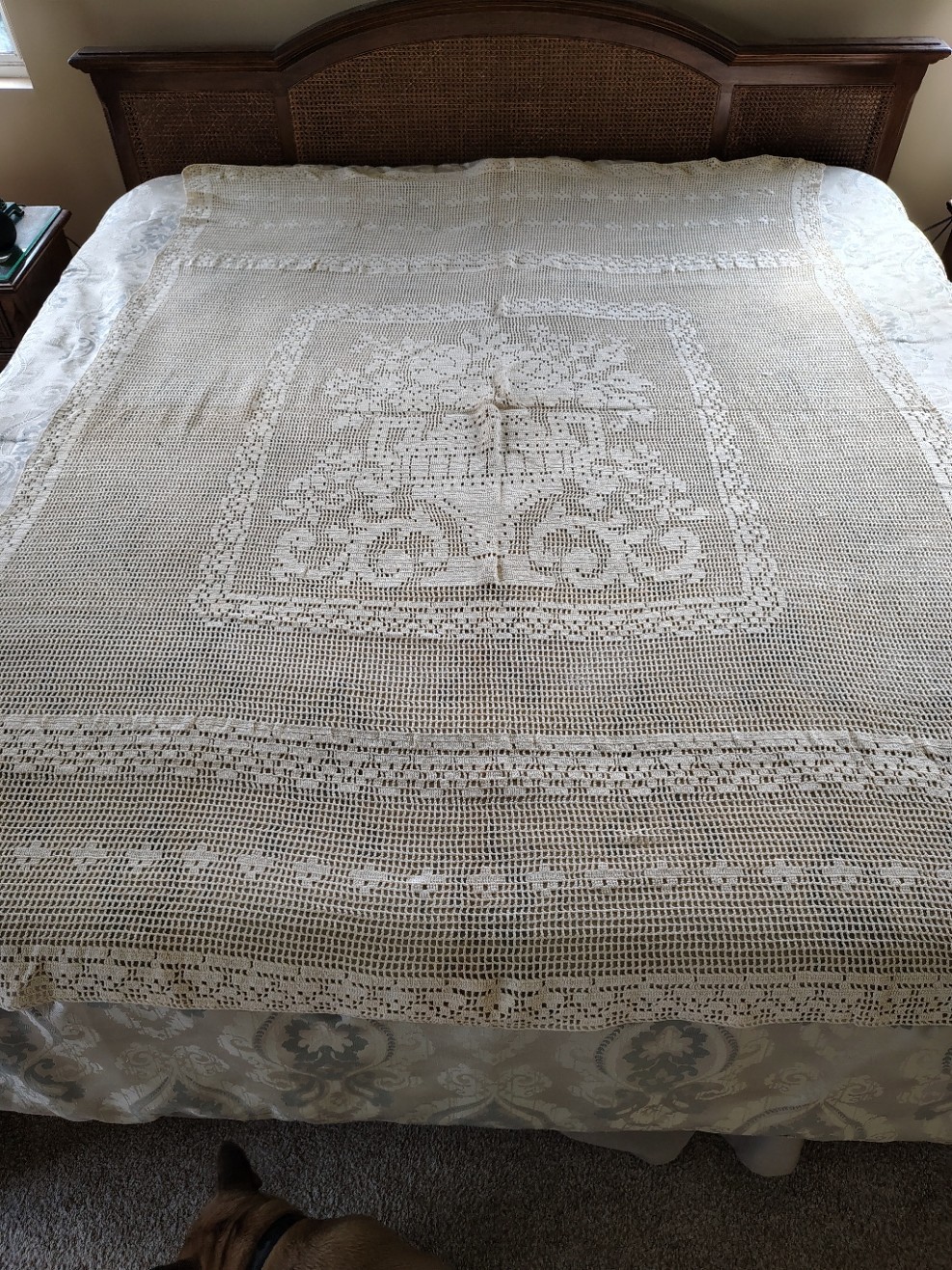 Vintage Hand CROCHETED LACE Cream Off-White Coverlet Queen 60 x 80 Rose Motif Vintage Hand CROCHETED LACE Cream Off-White Coverlet Queen 60 x 80 Rose Motif