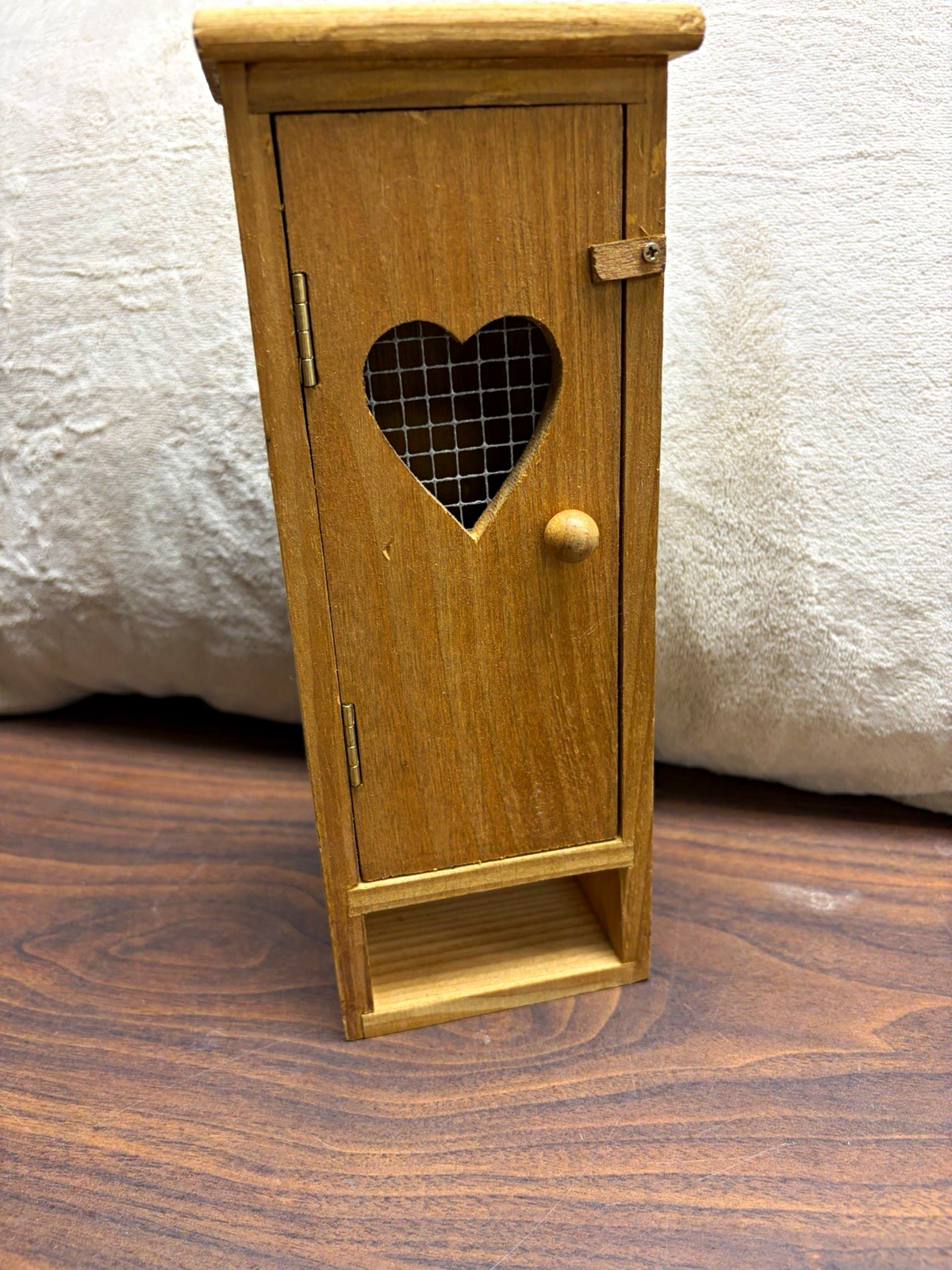Vtg Country Wood Outhouse Wall Cabinet Spice Rack Heart Chicken Wire Primitive
