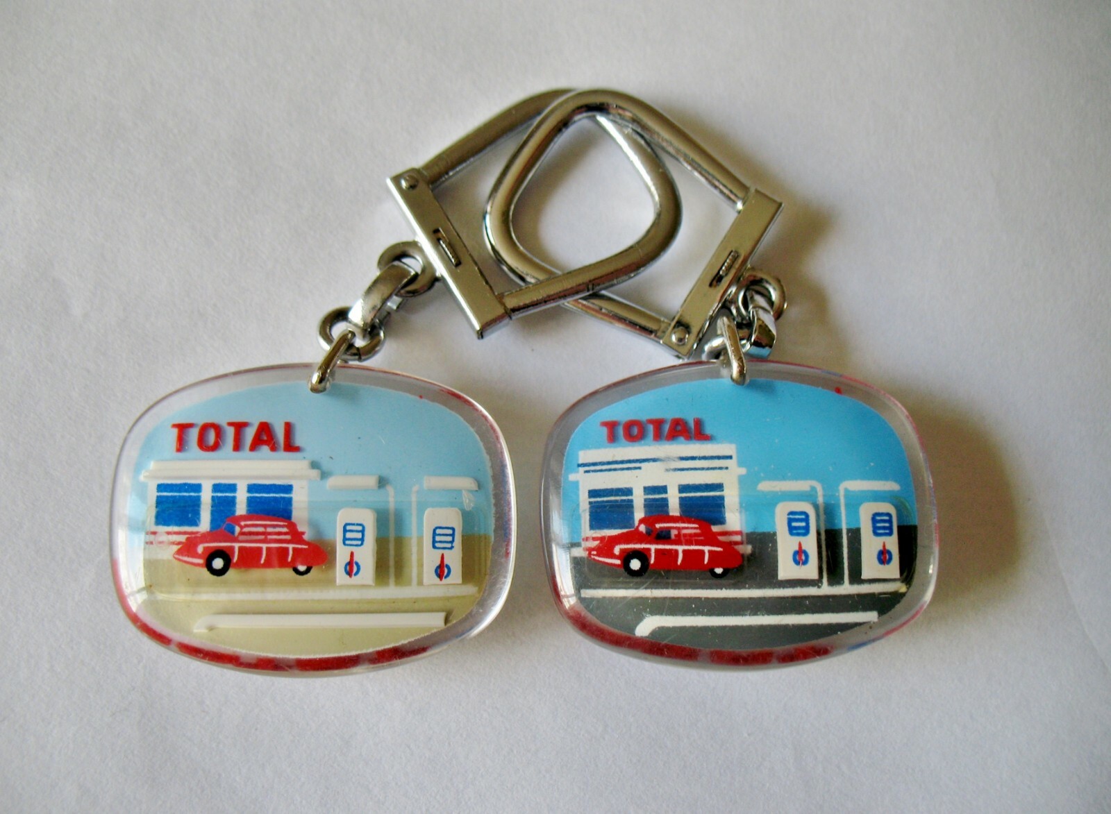 TOTAL Vintage Keychain - RARE - Beige Track - Grey Track - Animated Citroen DS TOTAL Vintage Keychain - RARE - Beige Track - Grey Track - Animated Citroen DS