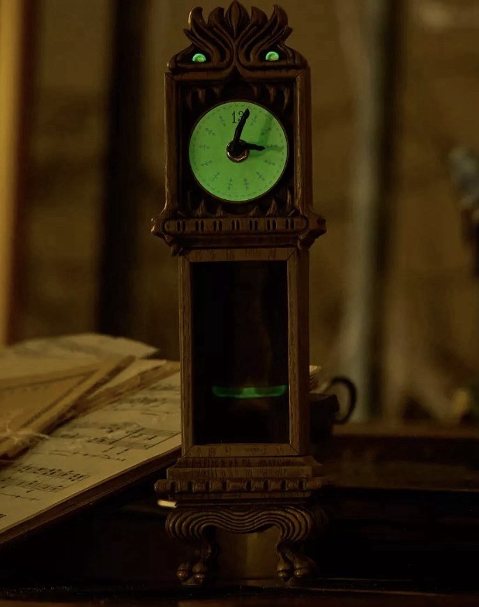 2026 Disney Parks The Haunted Mansion 13th Hour Moving Clock New In Box Glowing 2026 Disney Parks The Haunted Mansion 13th Hour Moving Clock New In Box Glowing