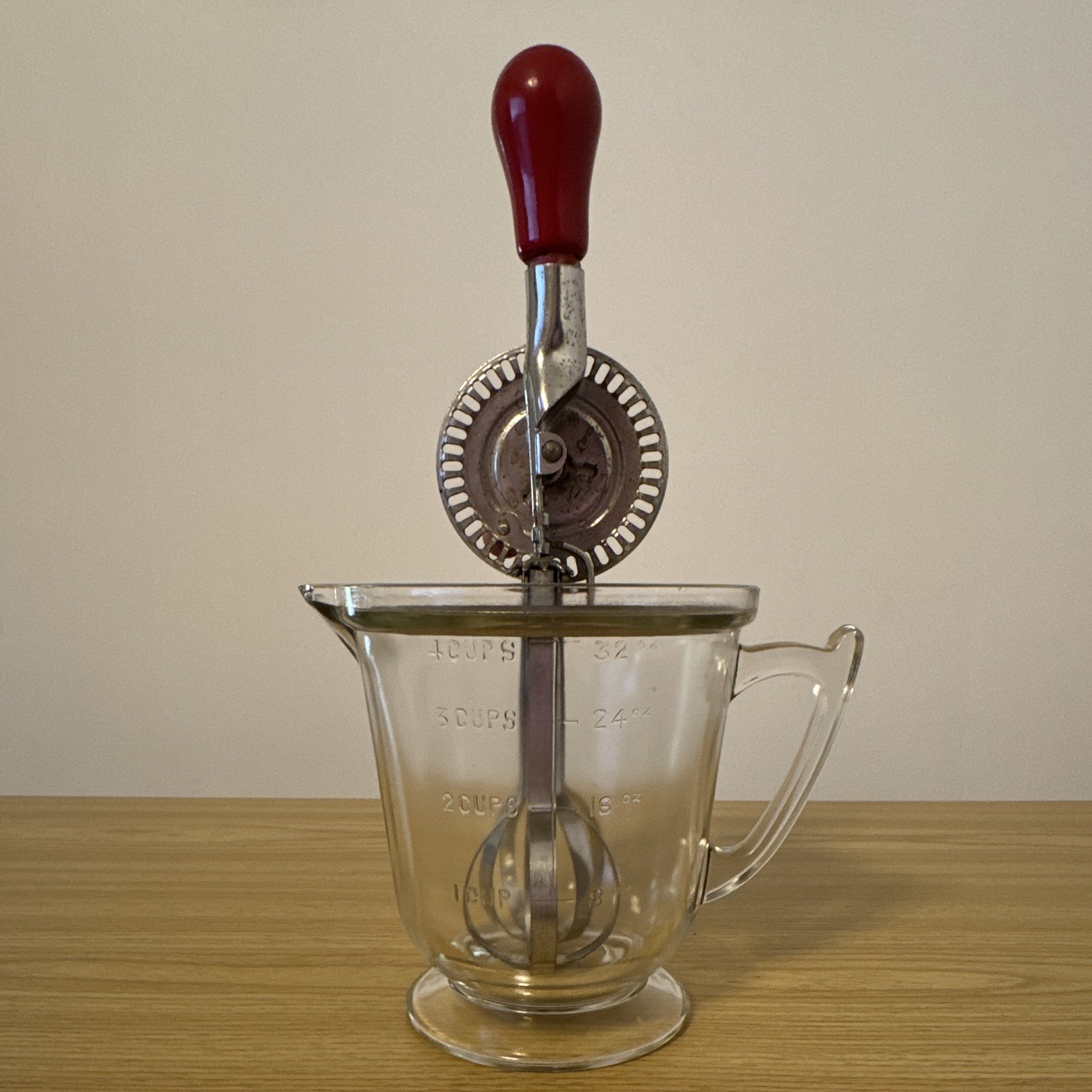 ANTIQUE 1930s T&S Torrington Handimaid Hand Crank Egg Mixer Glass Measuring 4Cup