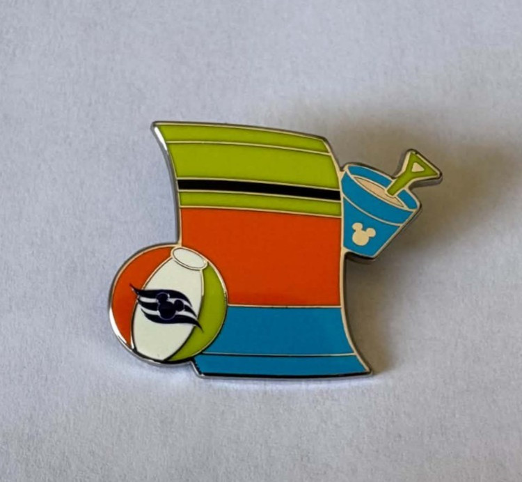 RARE Disney Cruise Line Cast Member Hidden Mickey Beach Towel Pin_Goofy RARE Disney Cruise Line Cast Member Hidden Mickey Beach Towel Pin_Goofy