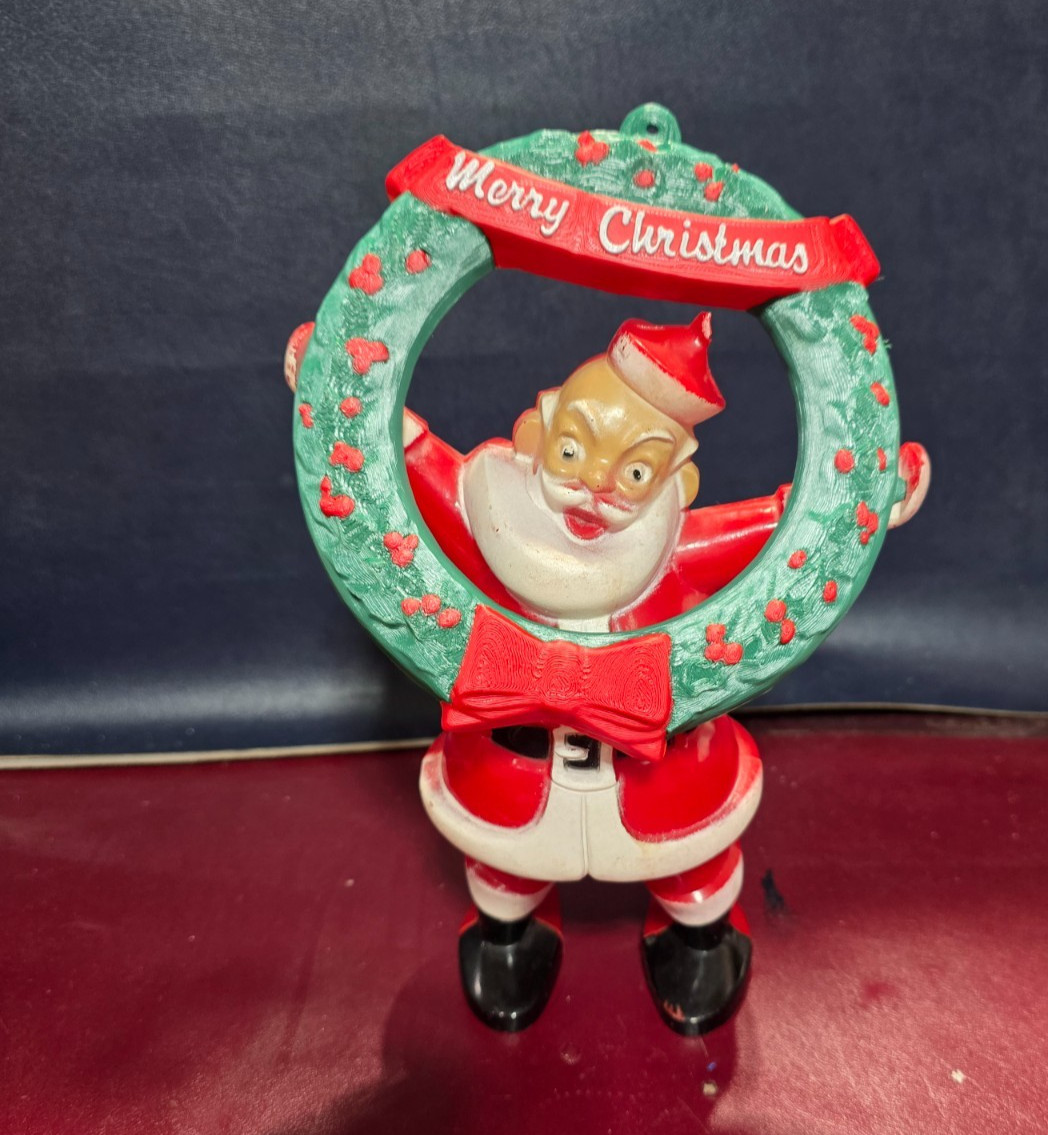 Vintage Christmas PLASTIC SANTA HOLDING WREATH -ROSEN ROSBRO Read Description Vintage Christmas PLASTIC SANTA HOLDING WREATH -ROSEN ROSBRO Read Description