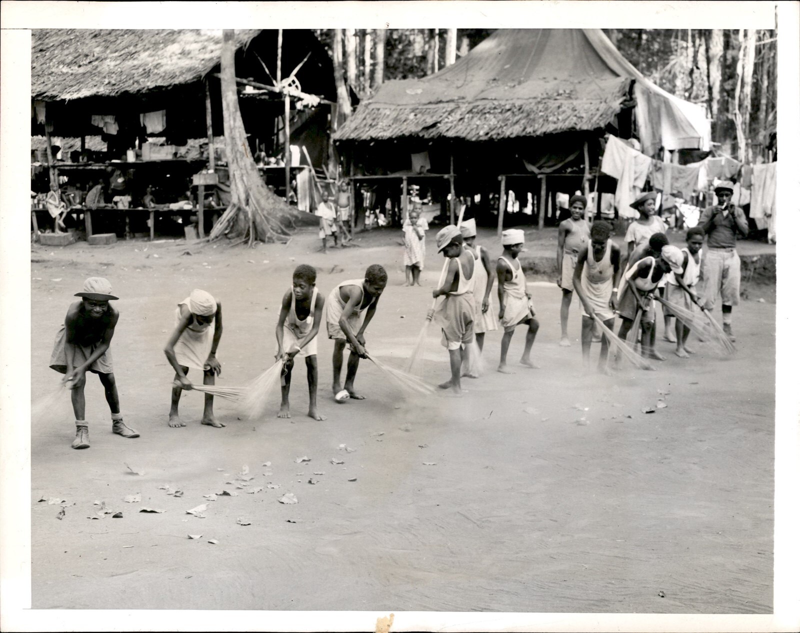 LG36 1944 Original Frank Prist Jr Photo CLEANING UP IN DUTCH NEW GUINEA VILLAGE LG36 1944 Original Frank Prist Jr Photo CLEANING UP IN DUTCH NEW GUINEA VILLAGE