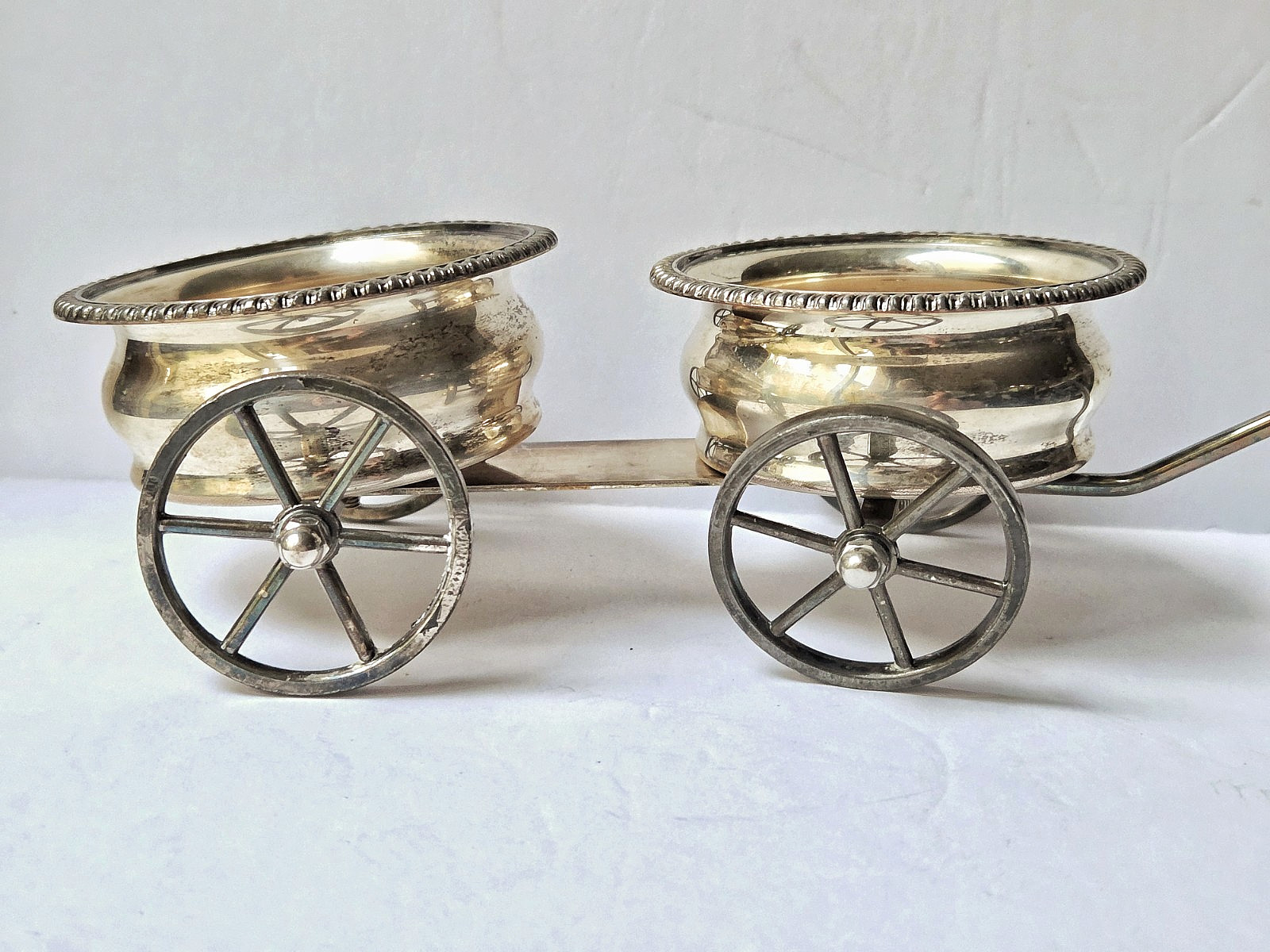 Vintage Victoria Silverplate Wine Caddy Trolley Server Condinment Cart READ Vintage Victoria Silverplate Wine Caddy Trolley Server Condinment Cart READ