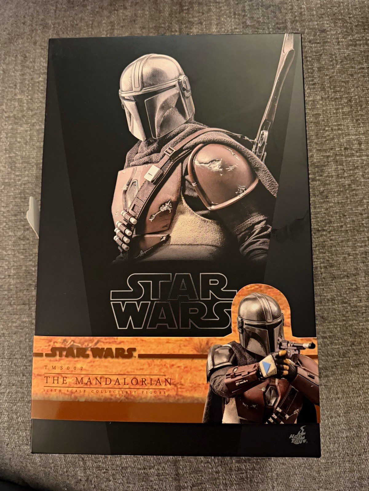Hot Toys Star Wars The Mandalorian 1/6 Scale Collectible Figure