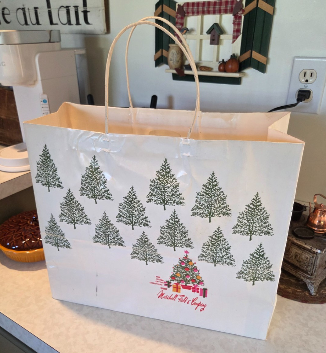 Vintage 1968 Marshall Field's Christmas Holiday Shopping Bag - MCM - Cool Vintage 1968 Marshall Field's Christmas Holiday Shopping Bag - MCM - Cool
