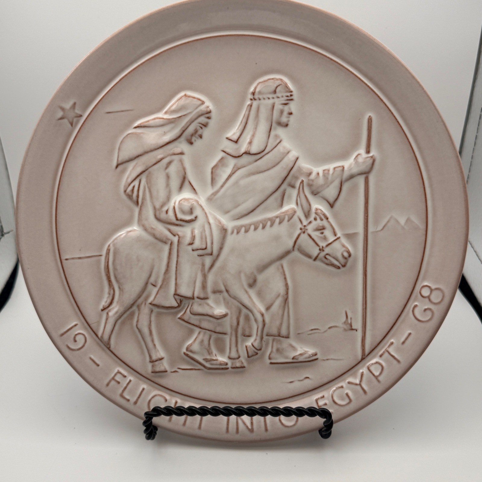 Frankoma 1968 Flight Into Egypt Christmas Plate John Frank Desert Sand 8.5in Frankoma 1968 Flight Into Egypt Christmas Plate John Frank Desert Sand 8.5in