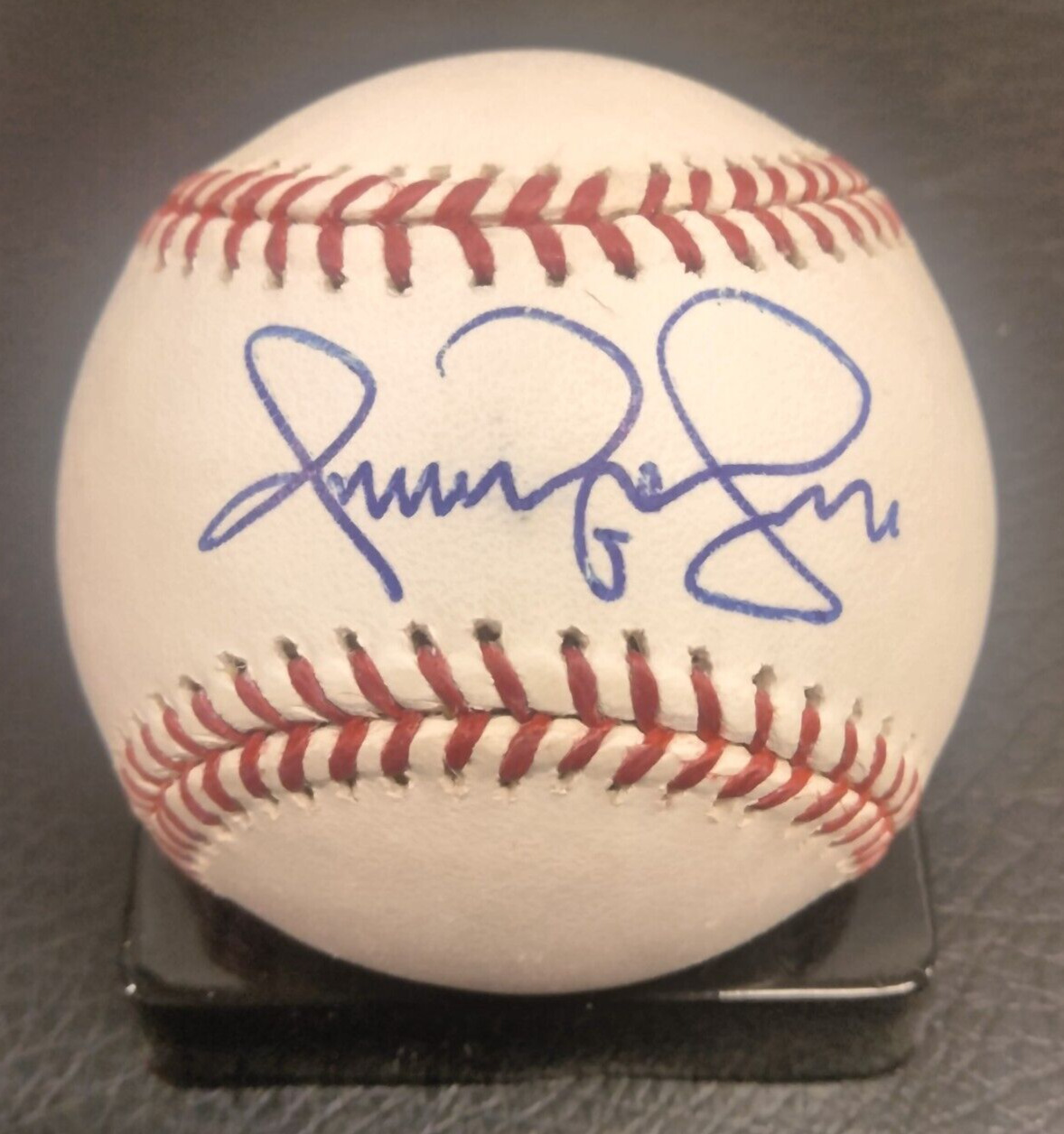 Omar Vizquel Autographed Rawlings MLB Bud Selig Baseball (BECKETT COA)