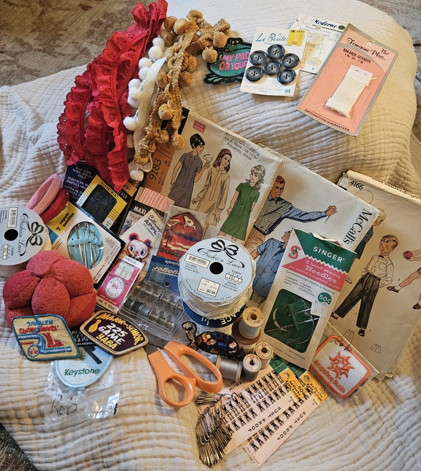 Lot Vtg SEWING NOTIONS, PATCHES PATTERNS, VTG PINCUSHION, BOBBINS, LACE & More Lot Vtg SEWING NOTIONS, PATCHES PATTERNS, VTG PINCUSHION, BOBBINS, LACE & More