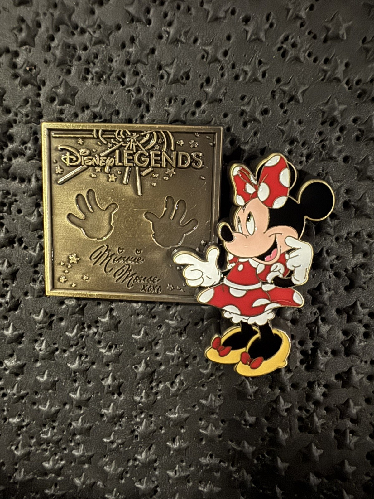 Disney DEC TWDCS Legends Character Plaques Series 2 Minnie Mouse Pin Disney DEC TWDCS Legends Character Plaques Series 2 Minnie Mouse Pin