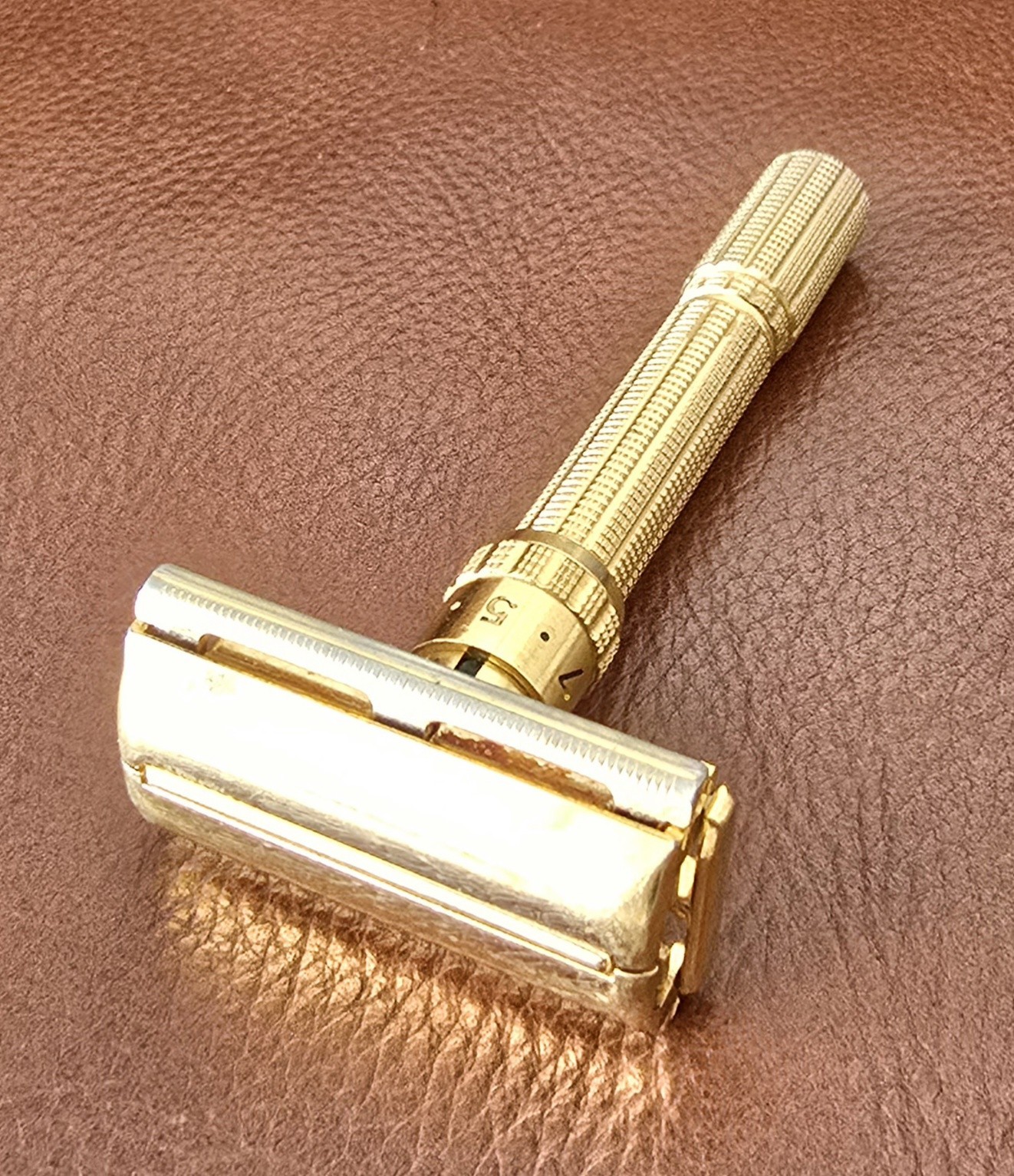 Vintage 1961 Gillette Aristocrat Gold Slim Adjustable Safety Razor (Code G4)