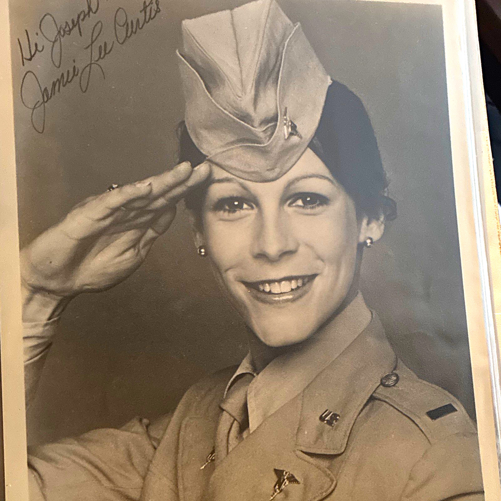 Jamie Lee Curtis Signed Photo - Autograph Not Authenticated Jamie Lee Curtis Signed Photo - Autograph Not Authenticated
