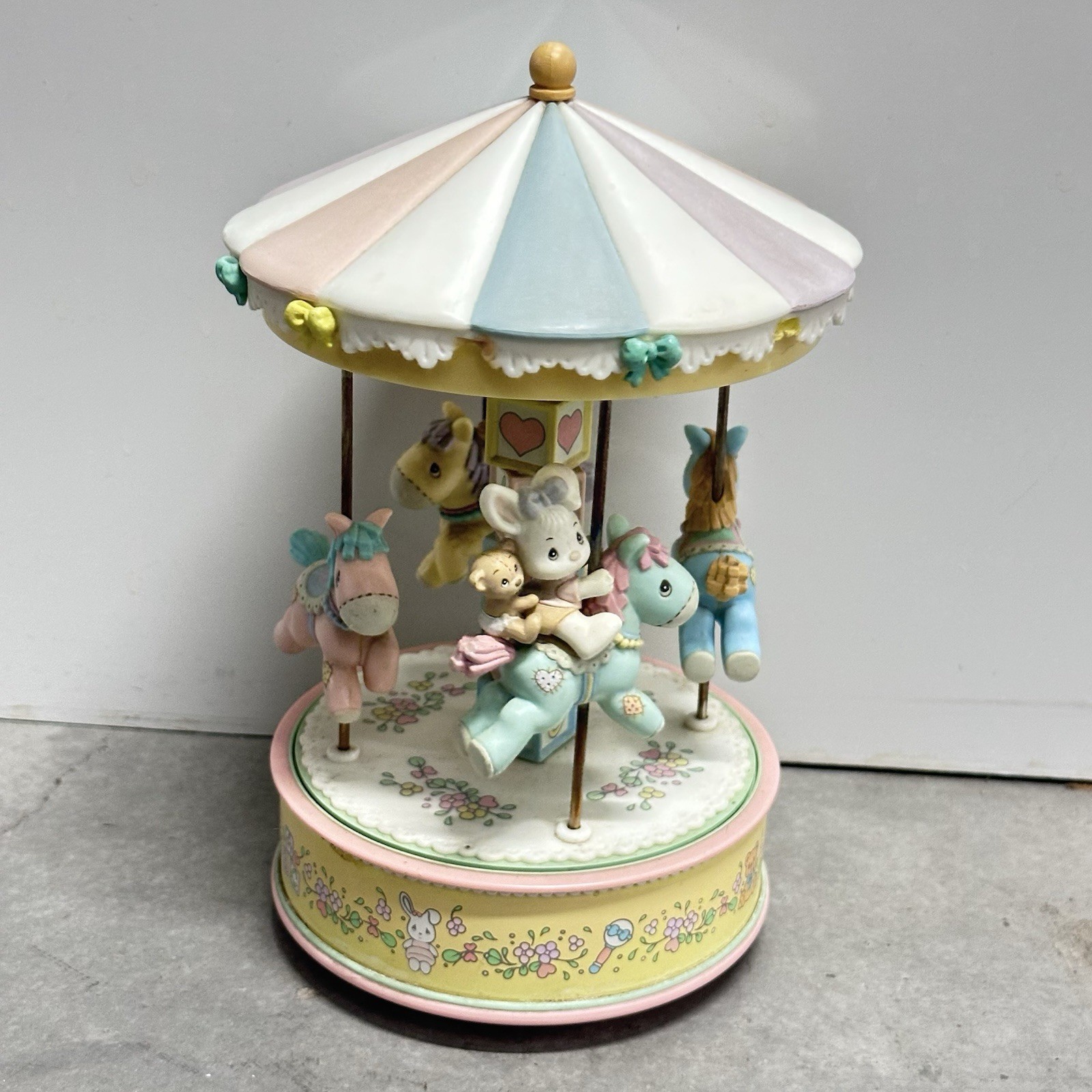 Enesco Precious Moments Happy Trails To You Action Musical Carousel 1993 Enesco Precious Moments Happy Trails To You Action Musical Carousel 1993