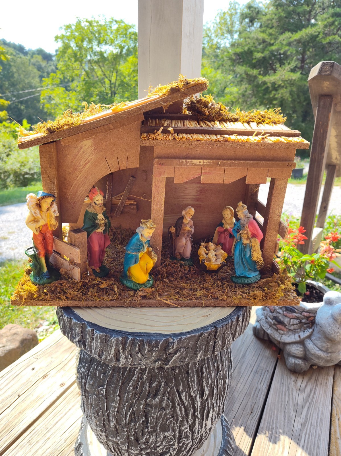 Sears  Nativity Set 7 Hand-painted Figures And Wood Stable Vtg