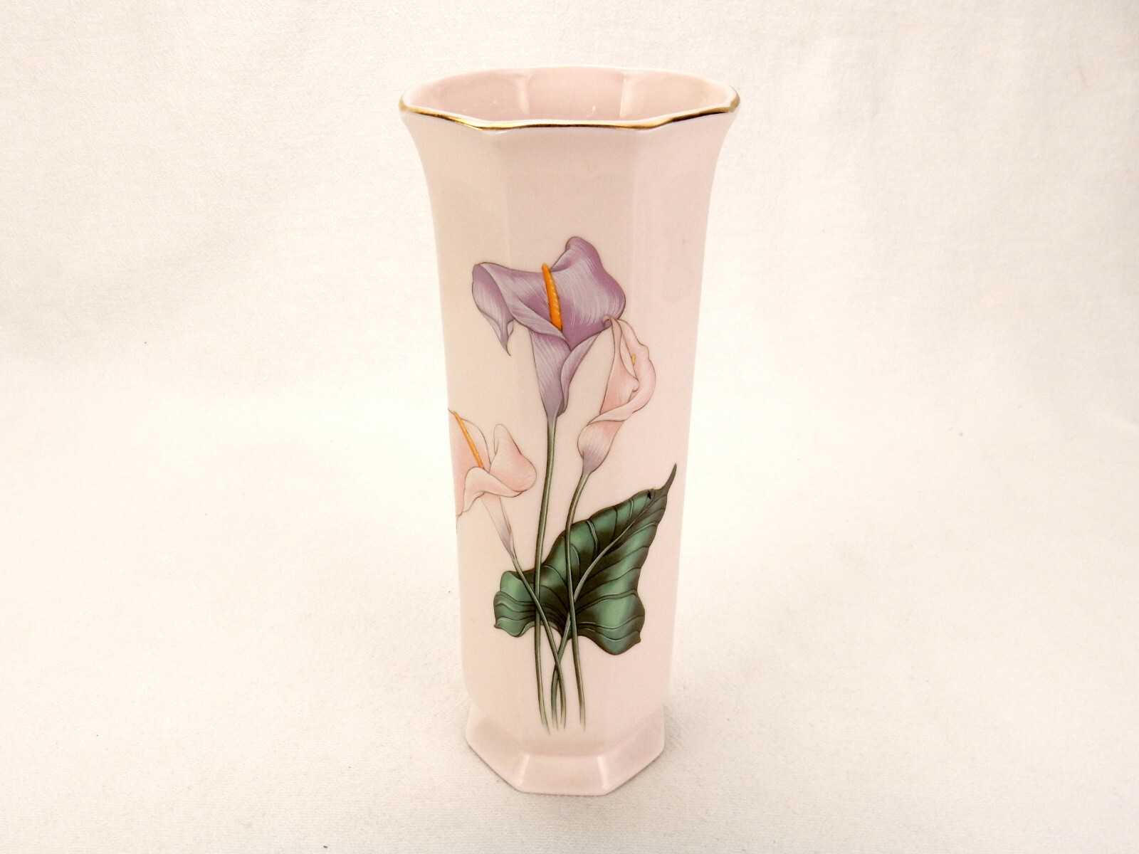 TOYO Octagon Flower Vase, Pink w/Gold Trim, Calla Lily Pattern, Vintage Japan TOYO Octagon Flower Vase, Pink w/Gold Trim, Calla Lily Pattern, Vintage Japan