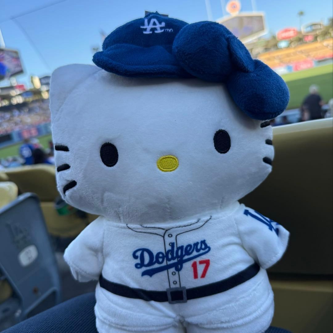 Hello Kitty x Dodgers Plush Toy 30cm Shohei Ohtani Jersey MLB Collectible
