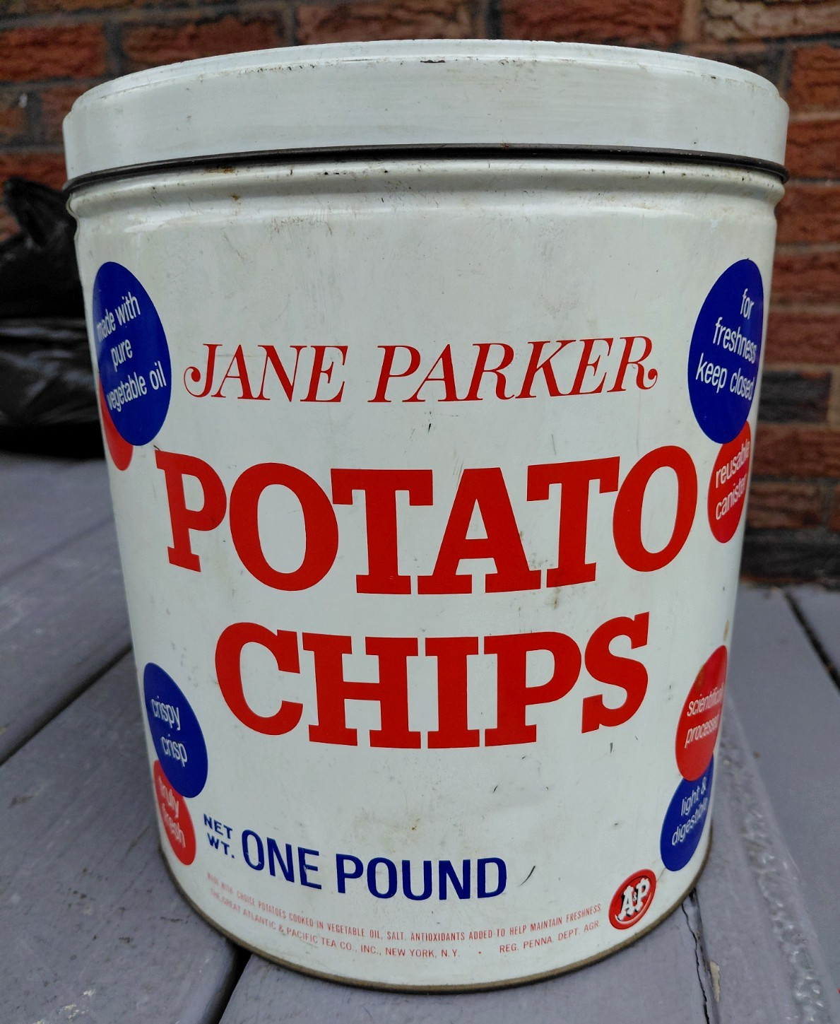 VINTAGE A & P JANE PARKER POTATO CHIP 1 LB ROUND TIN CONTAINER ATLANTIC PACIFIC VINTAGE A & P JANE PARKER POTATO CHIP 1 LB ROUND TIN CONTAINER ATLANTIC PACIFIC