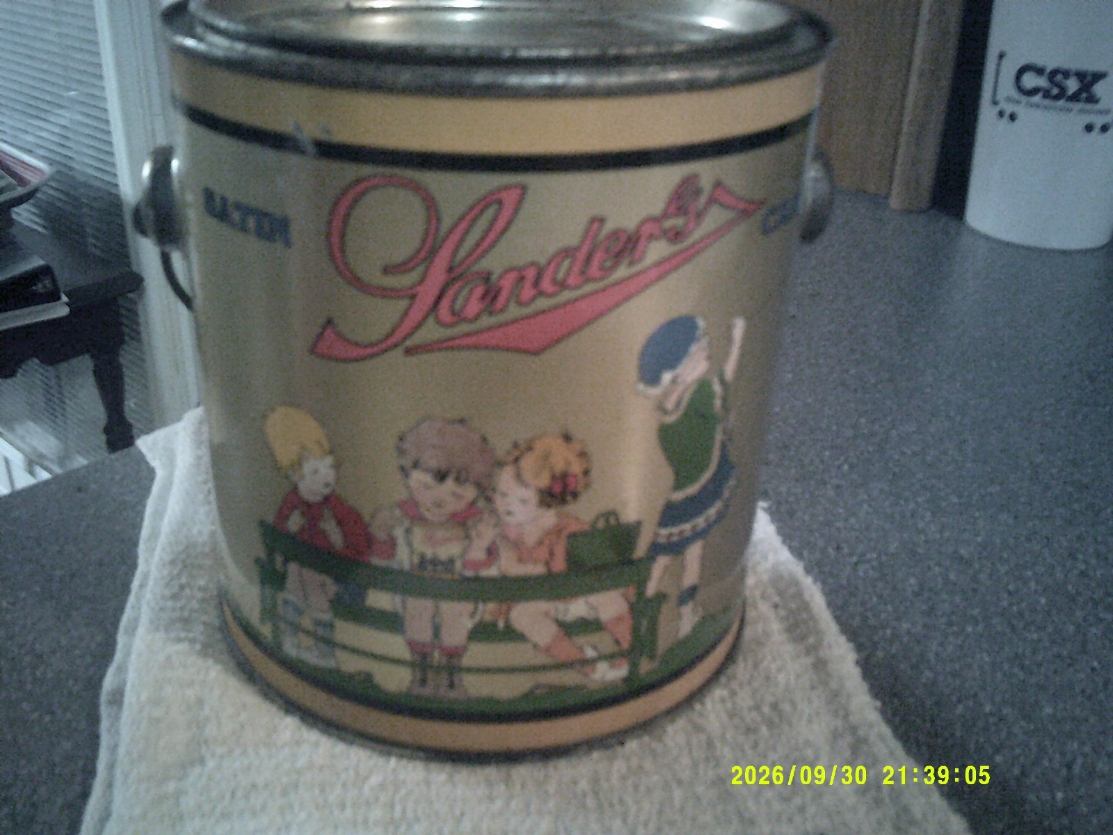 VINTAGE 1940'S SANDERS SATIN CINDIES TIN VINTAGE 1940'S SANDERS SATIN CINDIES TIN
