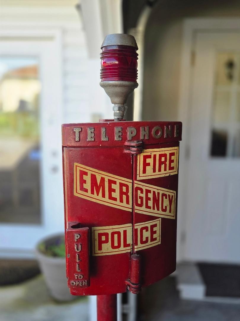 100% ORIGINAL VINTAGE FIRE & POLICE EMERGENCY TELEPHONE CALL BOX — 5 FT TALL