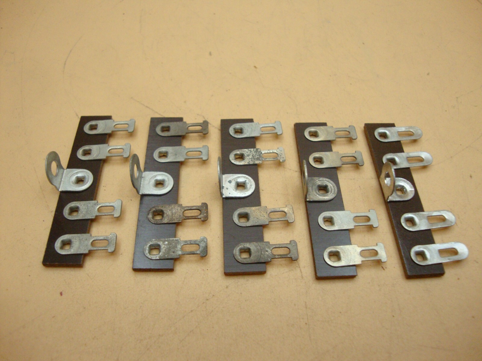 Terminal Strip, 4 Lug, 0 Lug Common, Phenolic Terminal NOS (M235) (Qty 5) Terminal Strip, 4 Lug, 0 Lug Common, Phenolic Terminal NOS (M235) (Qty 5)
