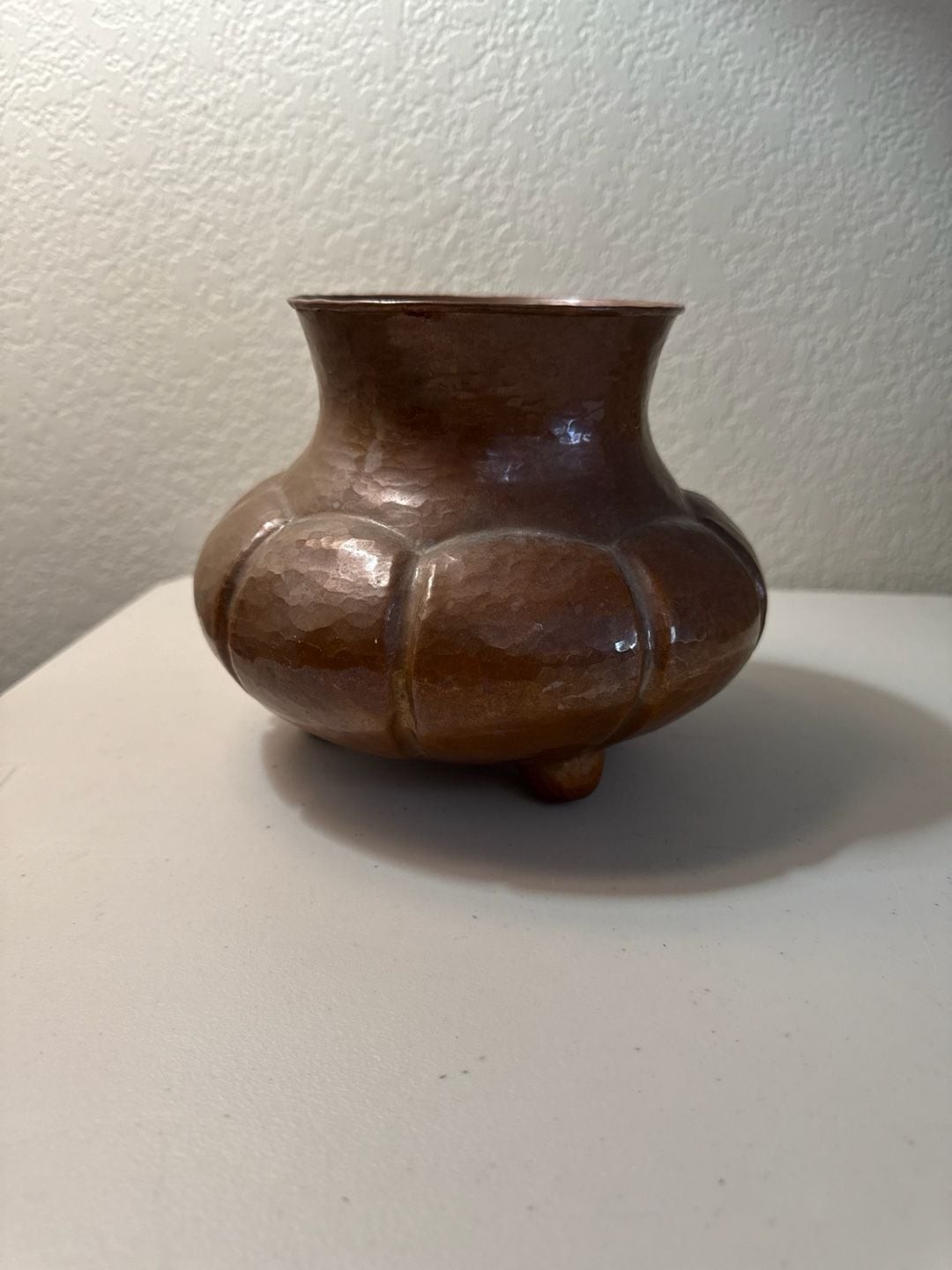 Vintage Santa Clara del Cobre Hammered Copper Lobed Pumpkin Vase with Feet Vintage Santa Clara del Cobre Hammered Copper Lobed Pumpkin Vase with Feet
