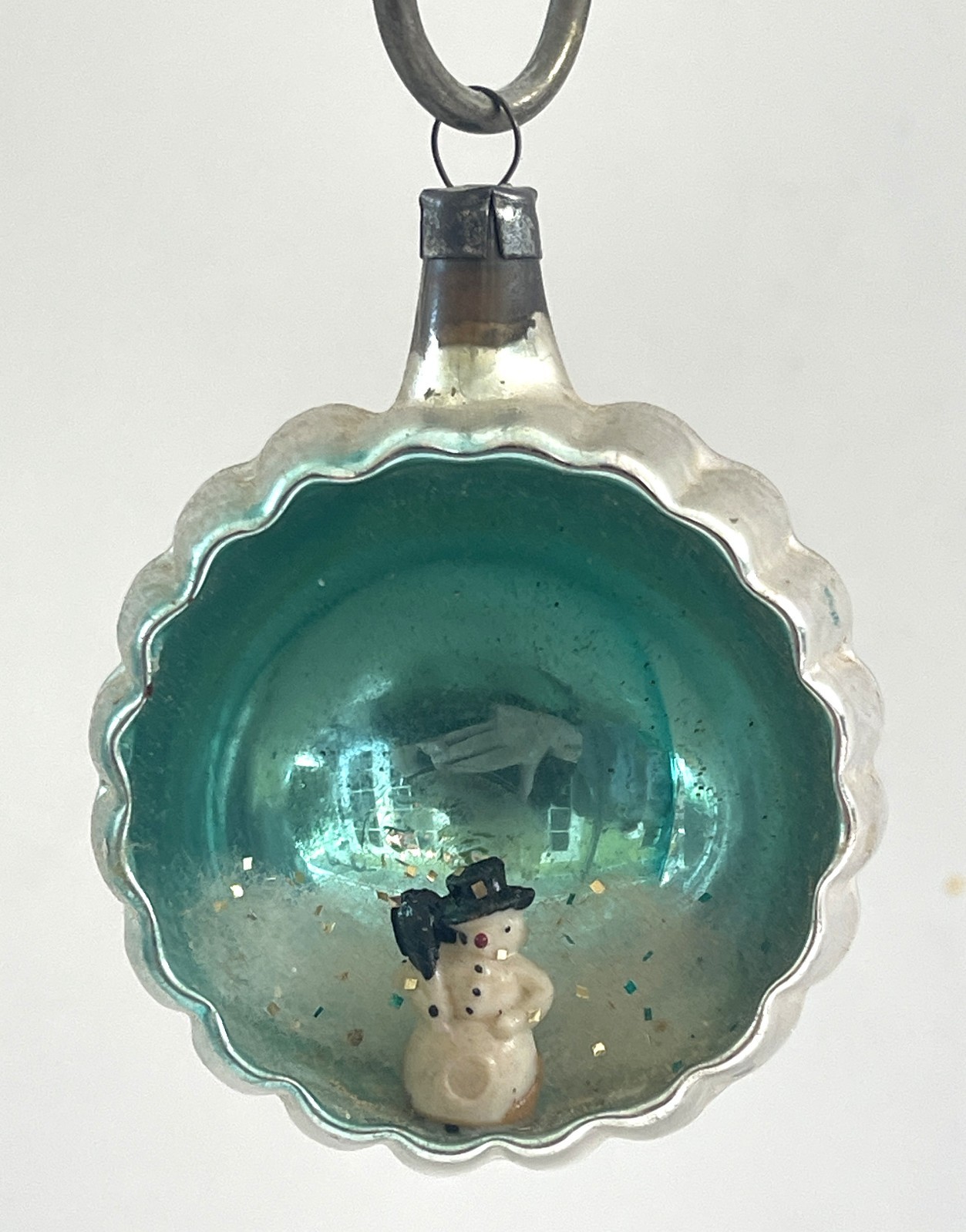 Vintage Christmas 3D DIORAMA RIBBED REFLECTOR ORNAMENT WITH SNOWMAN - ITALY