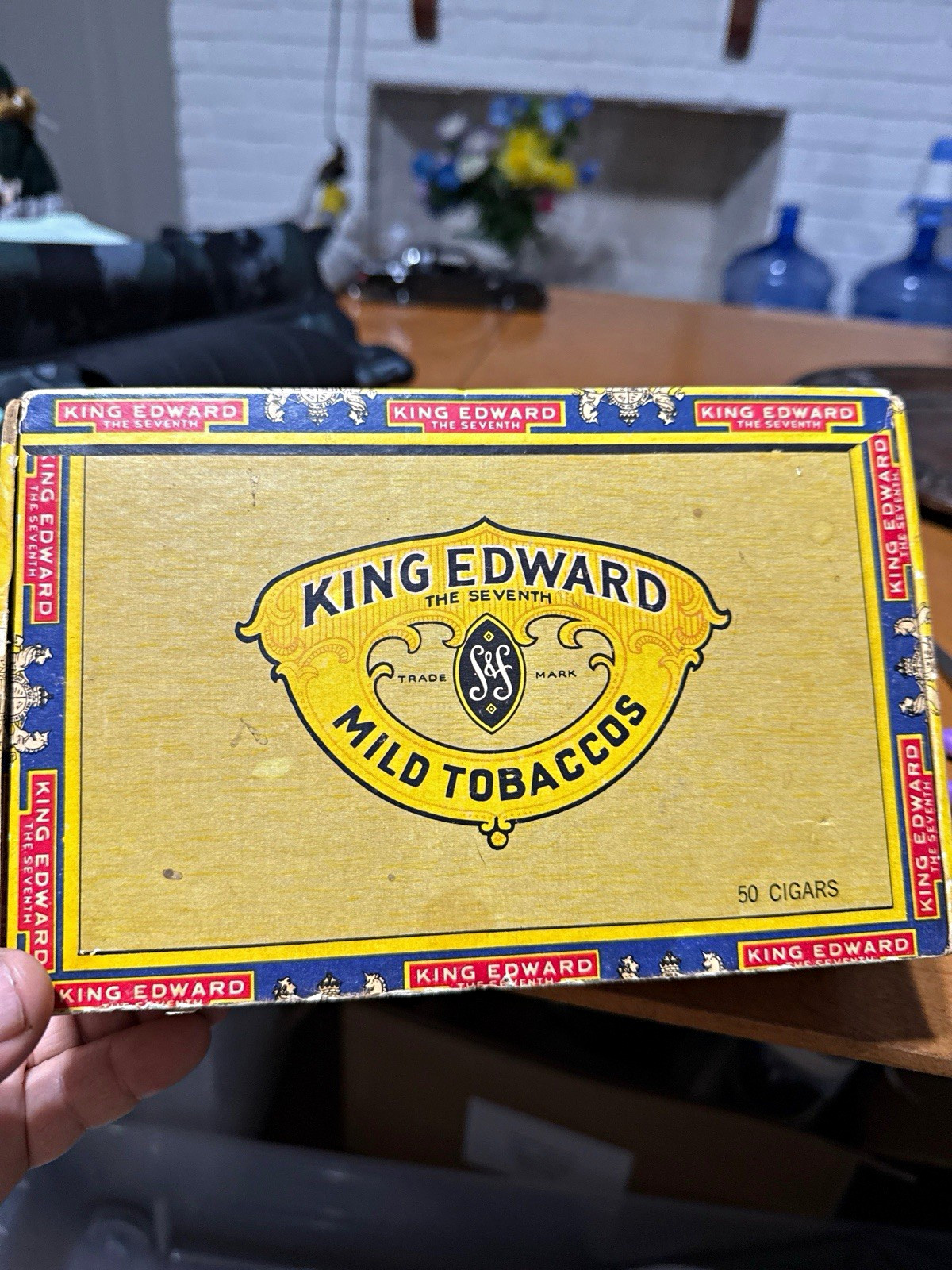 Vintage King Edward Imperial Cigar Box (1940s-1960s) – Rare Tobacciana Collecti Vintage King Edward Imperial Cigar Box (1940s-1960s) – Rare Tobacciana Collecti