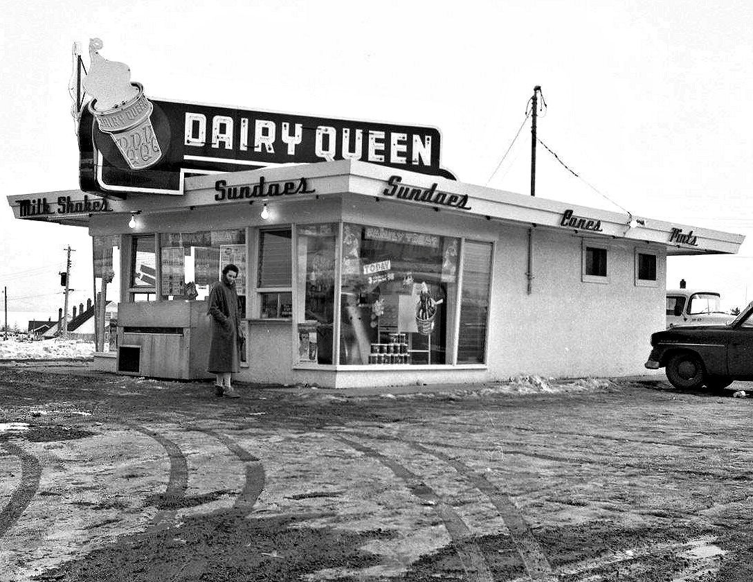 1950'S DAIRY QUEEN SUNDAES 5X7 REPRINT 1950'S DAIRY QUEEN SUNDAES 5X7 REPRINT