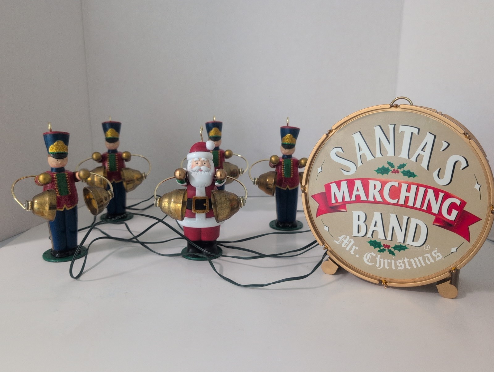 Mr Christmas 2001 Santa's Marching Band Soldiers Plays 15 Great Songs Read Mr Christmas 2001 Santa's Marching Band Soldiers Plays 15 Great Songs Read