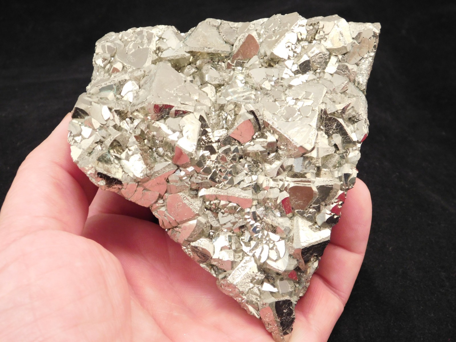 wOw PYRAMID Shaped Crystals Big Tetrahedron PYRITE Crystal Cluster Peru 767gr wOw PYRAMID Shaped Crystals Big Tetrahedron PYRITE Crystal Cluster Peru 767gr