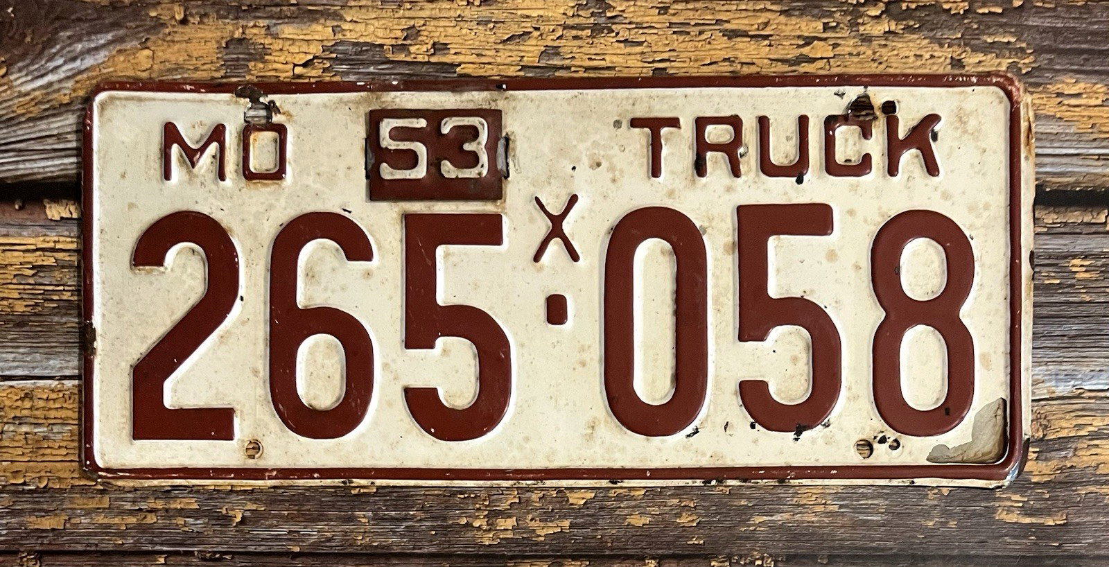 1953 Missouri TRUCK License Plate 265-058 1953 Missouri TRUCK License Plate 265-058