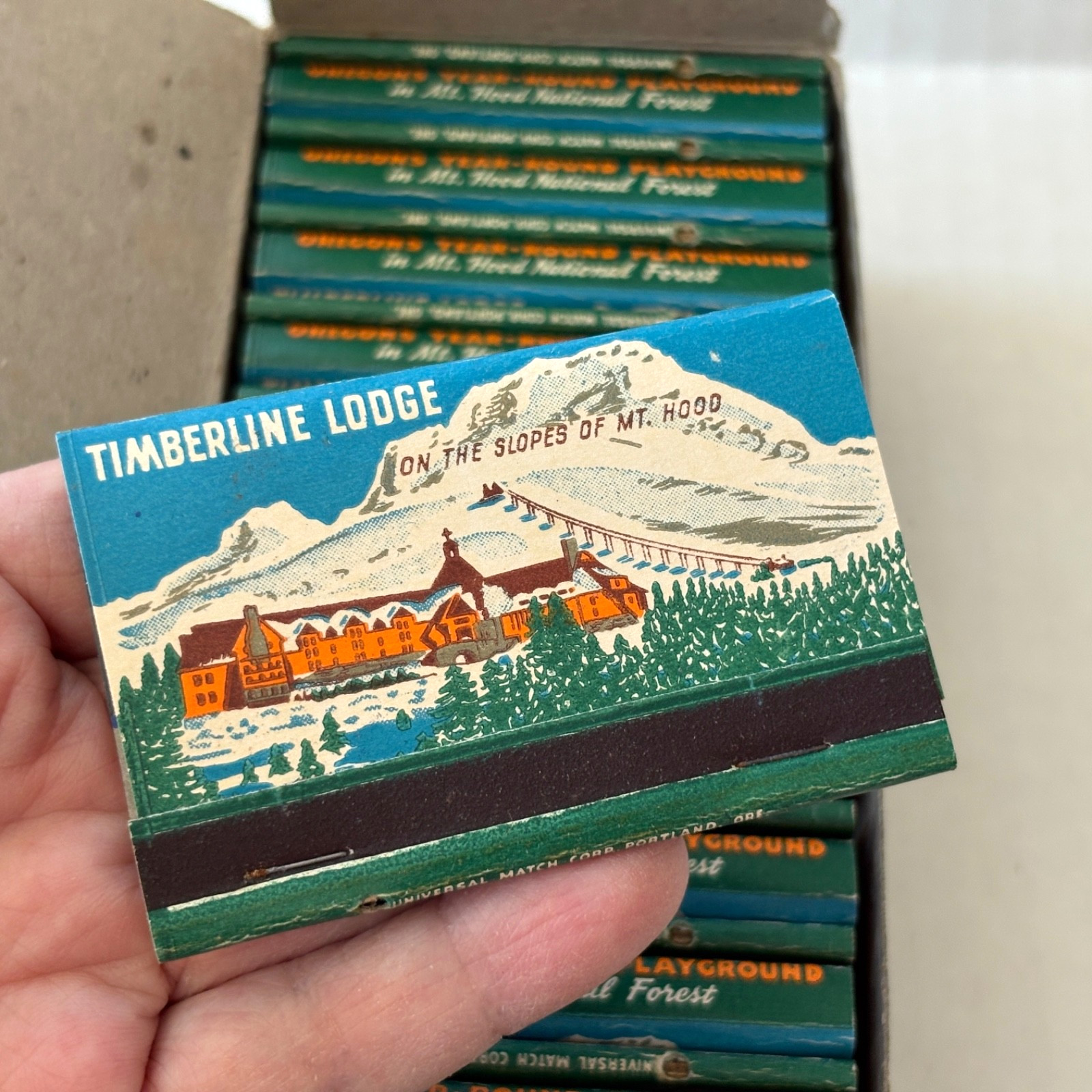 1940's Vintage TIMBERLINE LODGE Mt. Hood FULL Box of 25 Matchbooks UNSTRUCK