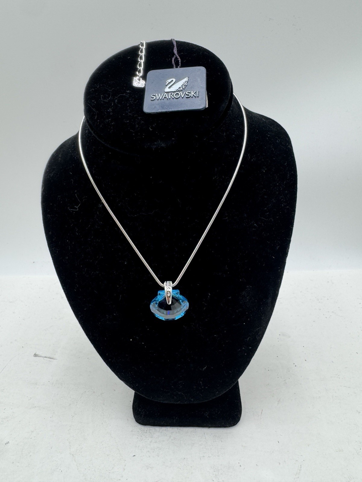 Swarovski Crystal Necklace Blue Scallop Clam Shell Pendant 1515556 SWAM