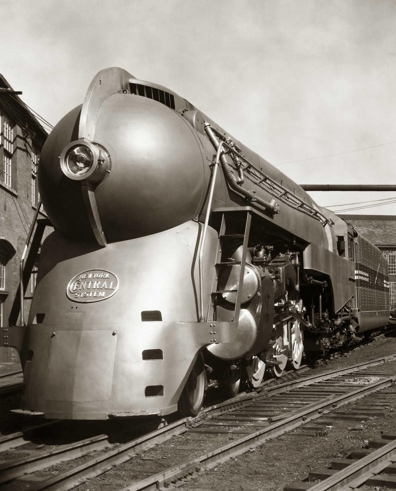 1930s NEW YORK STREAMLINER LOCOMOTIVE 8.5X11 PHOTO 1930s NEW YORK STREAMLINER LOCOMOTIVE 8.5X11 PHOTO