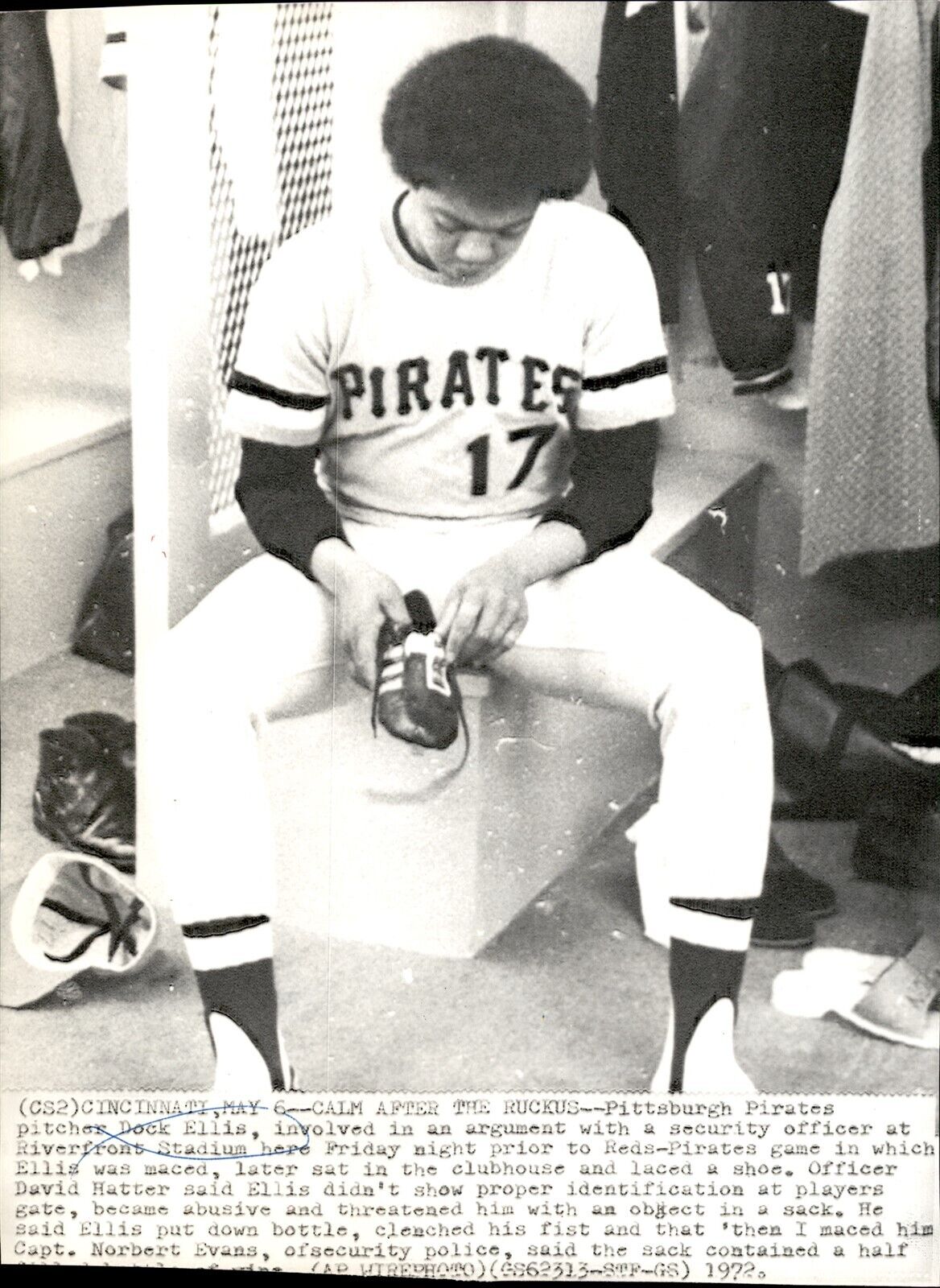 LG968 1972 Wire Photo CALM AFTER THE RUCKUS PITTSBURGH PIRATES DOCK ELLIS MACED